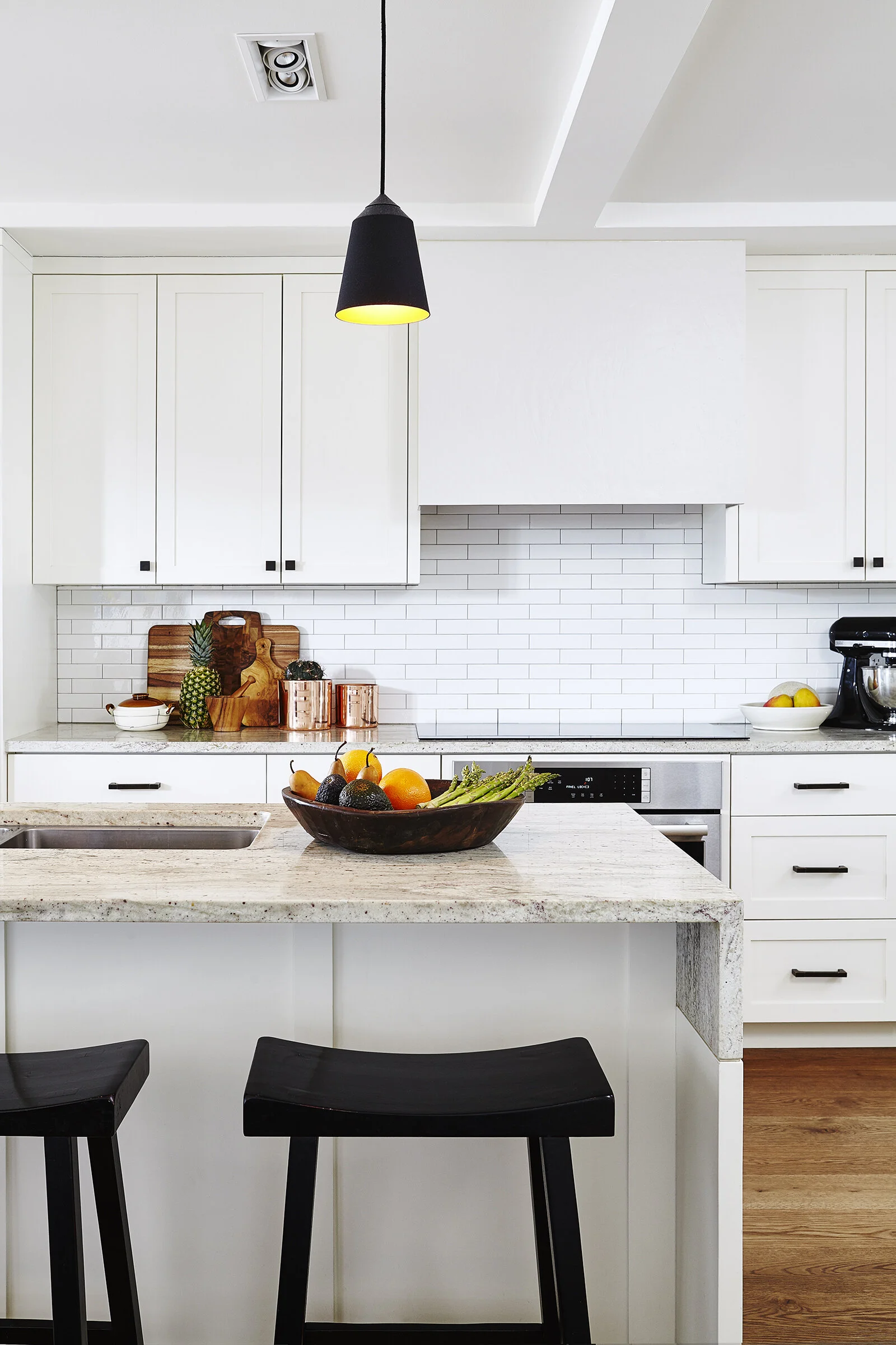 Custom white Kitchen Design Beauparlant