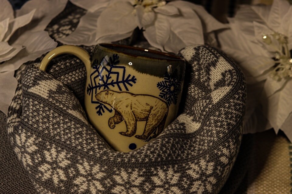 Starting to feel more and more like Christmas with this chilly weather! Getting all warm this evening with a hot drink in a handmade cozy mug sounds like a pretty good idea right now 🥰☕🫖

Still plenty left if you're looking for a last minute Christ