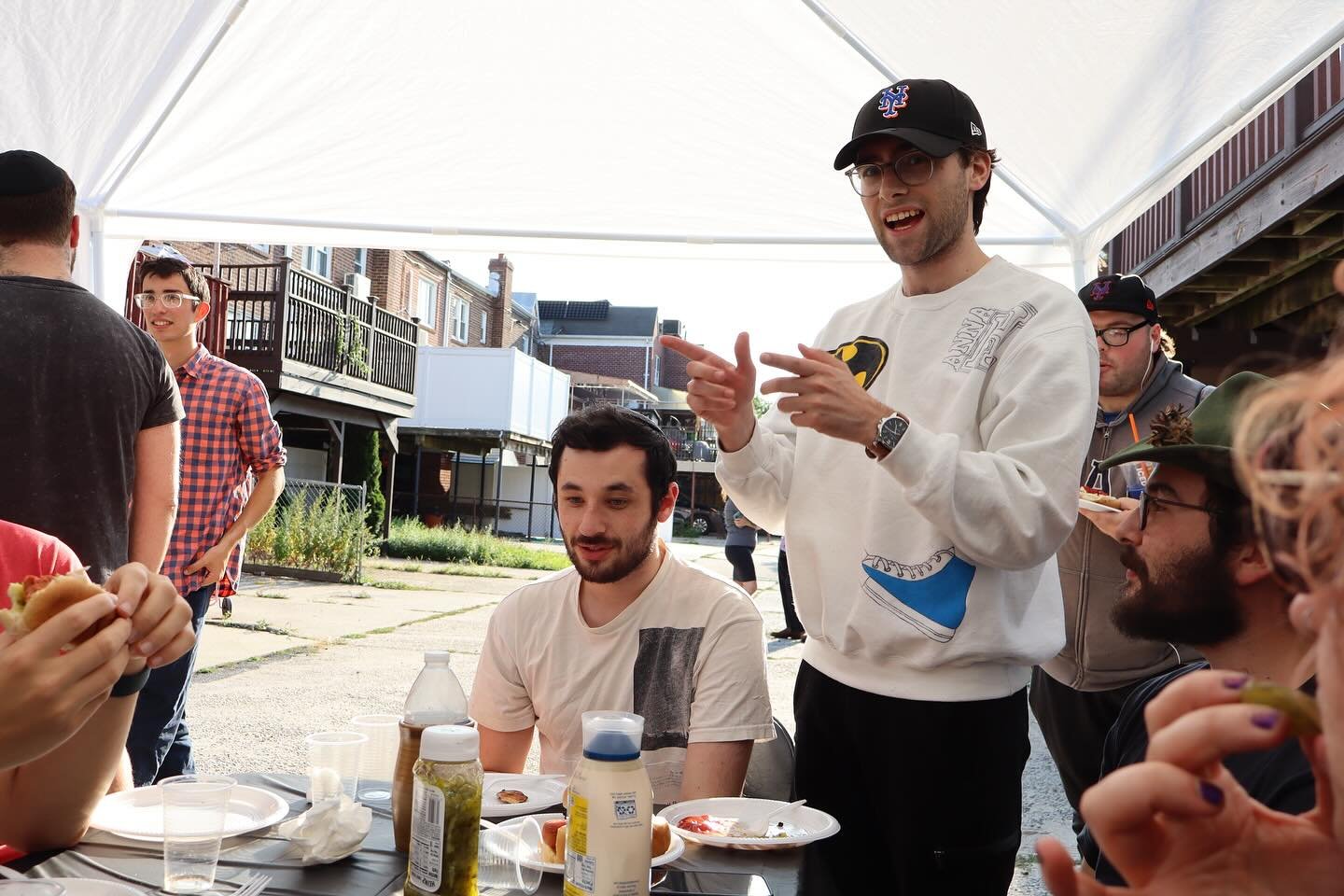 It&rsquo;s #TBT and we are throwing it back to @jlicqueens Welcome Back BBQ last September! Can&rsquo;t wait to see what&rsquo;s in store this fall 👀 

#throwbackthursday #jewishlife #queenshillel #collegelife #studenlife #hillel