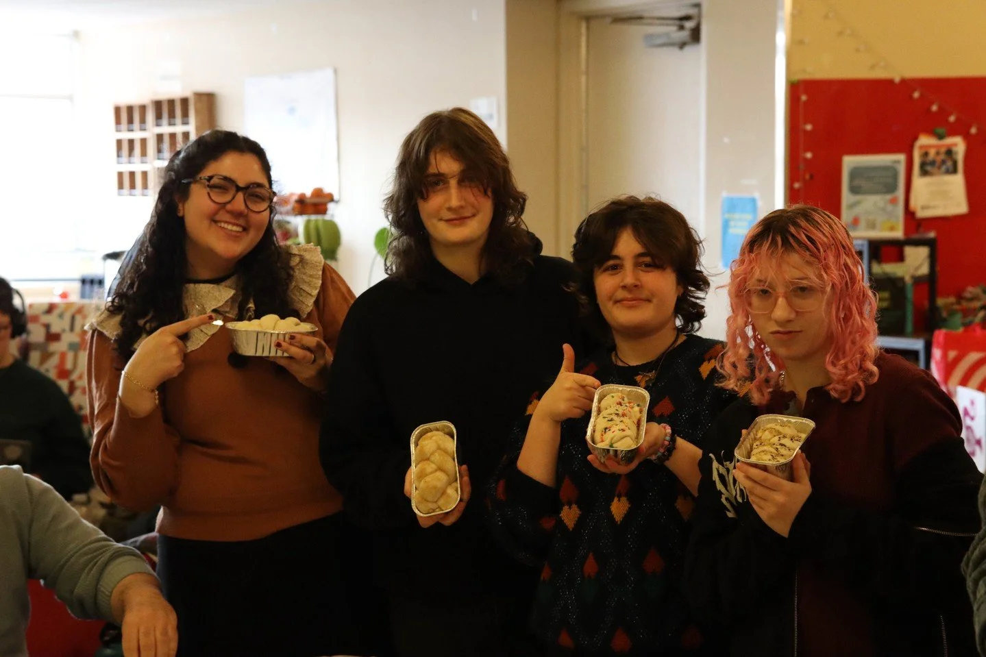 The Queens Hillel Challah Hangout was EPIC! Everyone got to braid their own challah, go wild with fun toppings, and take home their creations in customizable tote bags. 😋🍫🍬🍭 We're already counting down to the next one! ⁠
⁠
👇 Comment below: What&