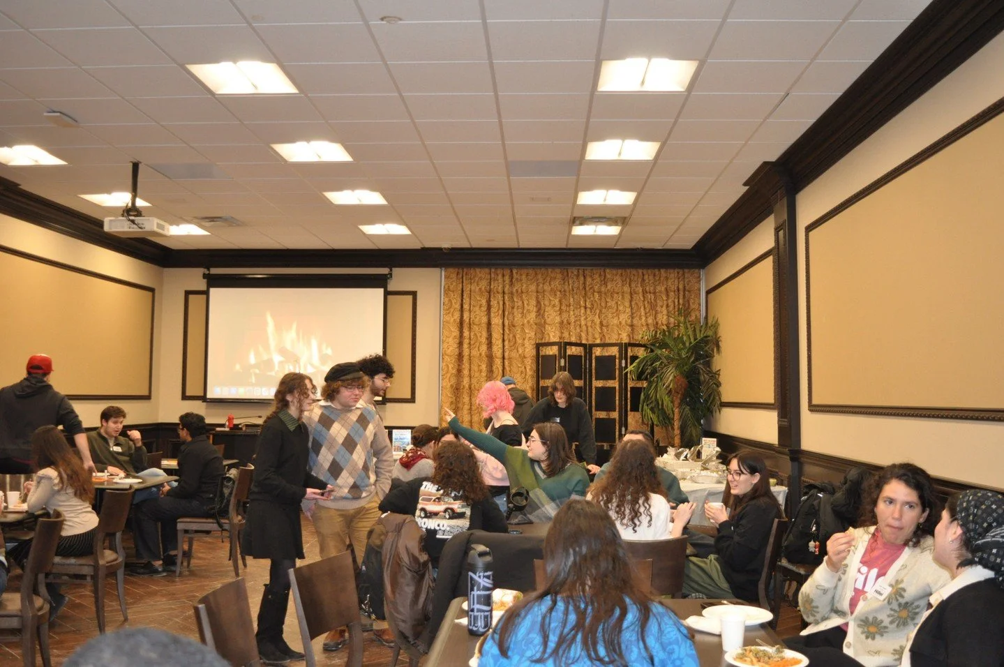 Photo recap: Warm and cozy vibes were fully served at the Warm Up &amp; Welcome Back event&mdash;hot beverages, comforting food, and great company. ⁠
⁠
⁠
#queenshillel #hillel #studentlife #jewishlife #collegelife #CUNY⁠￼