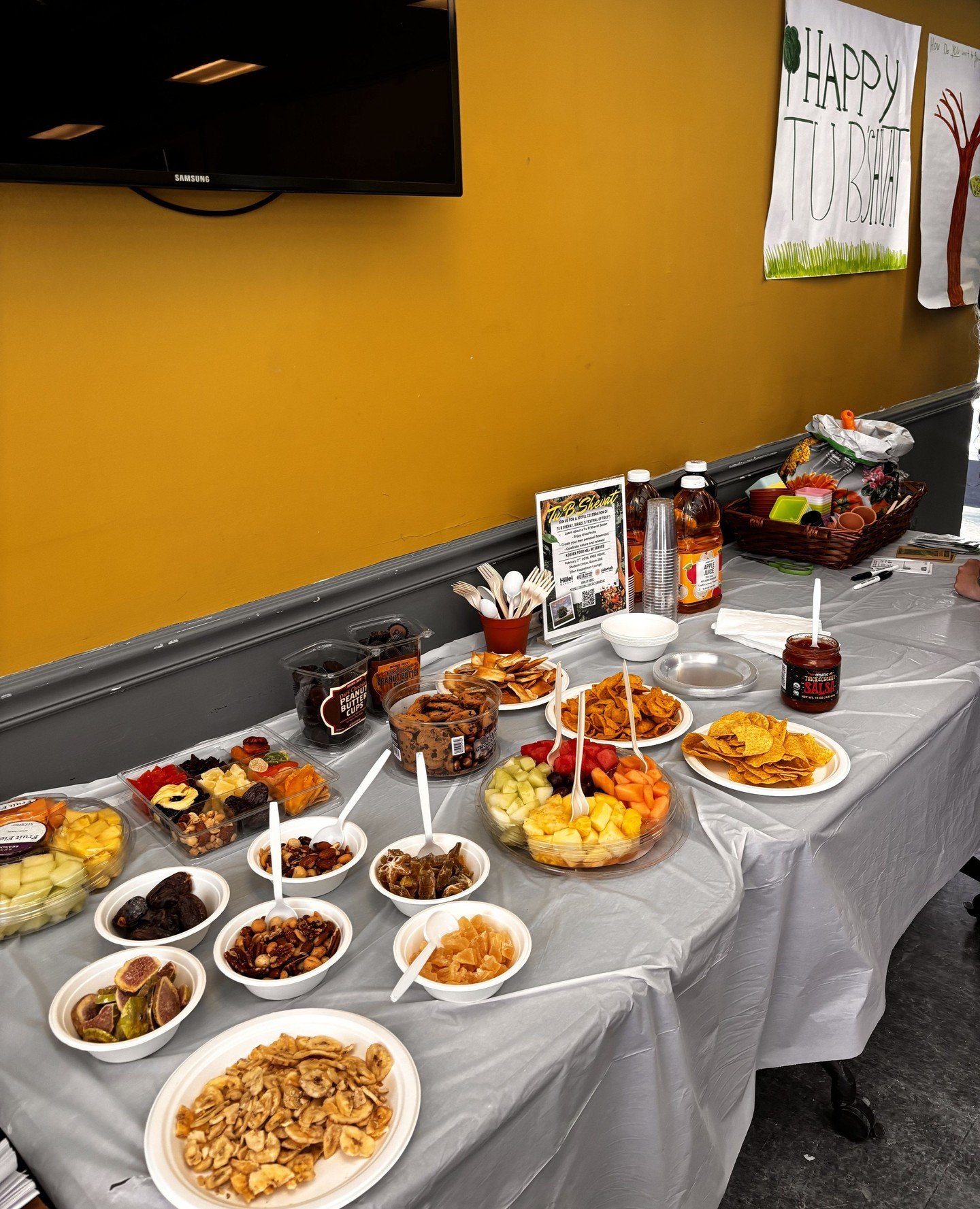 It may not be Thursday, but there&rsquo;s always time for a throwback 🌿 A look back at our @queens_hillel x @adamah_org adamah Tu B&rsquo;Shevat celebration&mdash;complete with a beautiful seder and plant potting as we celebrate the Jewish festival 