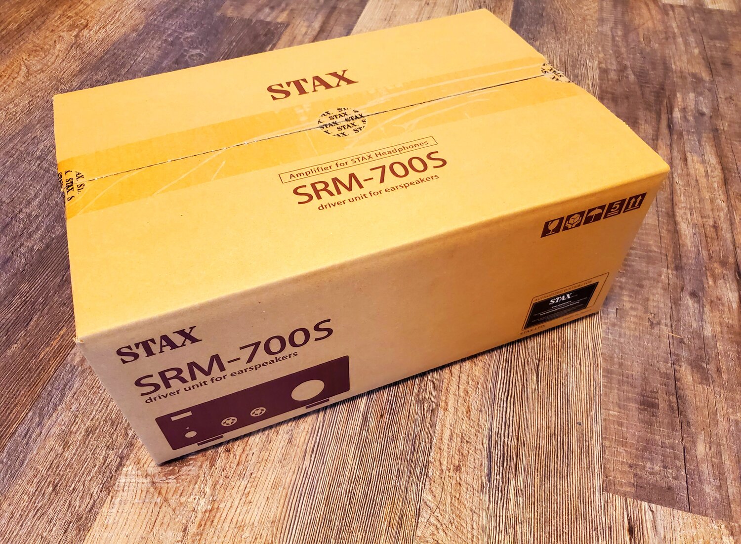 Yes, not the SRM-700T box but identical save the S. Packing tape all over the 700T box.
