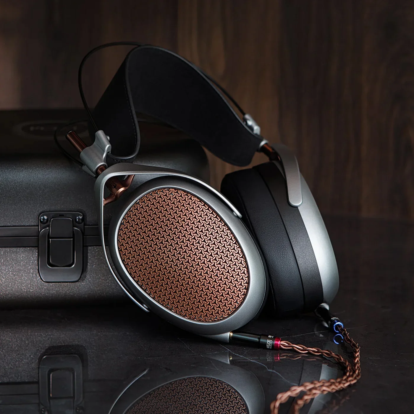 Meze-POET-Headphones-Lifestyle-1-4050143968.webp