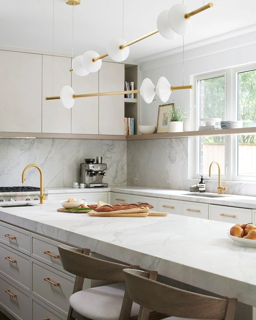 You know when a kitchen just doesn&rsquo;t feel like &ldquo;you&rdquo;? That was the case here. The old glossy cabinets and awkward layout weren&rsquo;t cutting it. Jenn wanted warmth, personality, and a space that made her proud to host friends. 

S