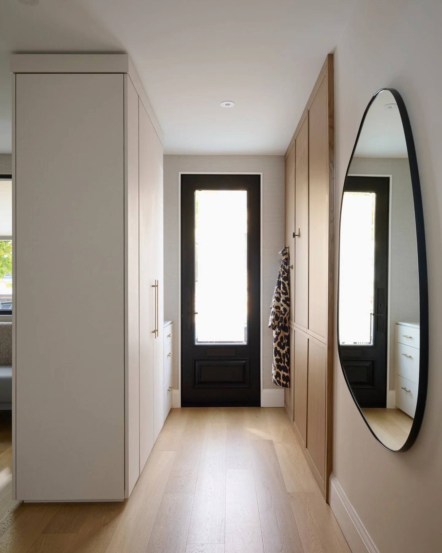 Swipe to open the cabinet to see where the morning chaos disappears! This tall built-in hides shoes for every season and occasion, all within reach when you&rsquo;re running late. 

It&rsquo;s design that&rsquo;s practical, but still quietly beautifu