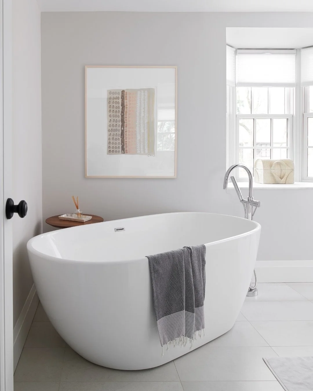 When Suzanne and Andrew bought this house, the principal bedroom didn&rsquo;t even have an ensuite. 

There was no walk-in closet, very little clothing storage, and the room next door was still functioning as an office. The space simply wasn&rsquo;t 