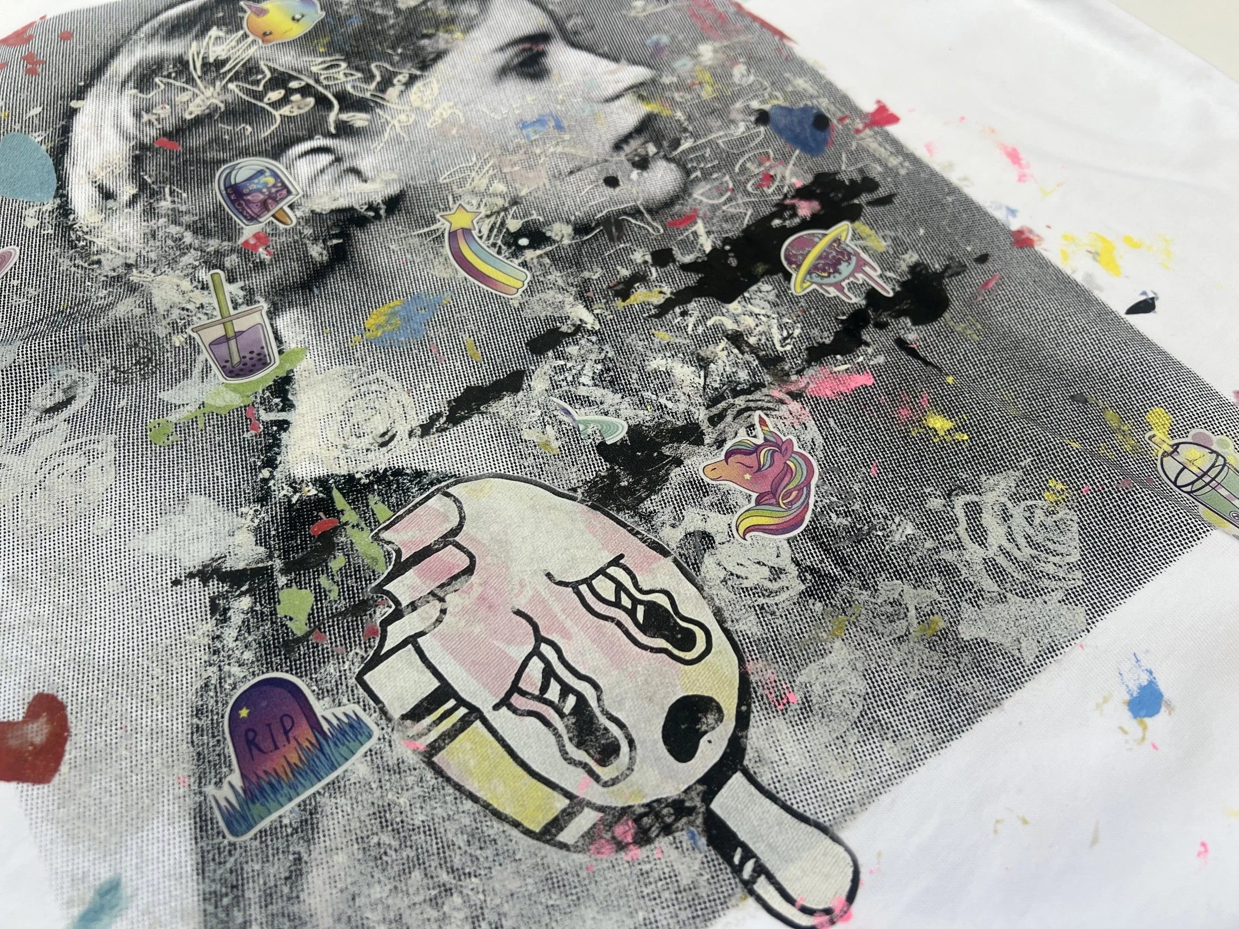 SFMC GIRL HEAD STICKER S27 T-SHIRT WHITE PAINT details.jpg