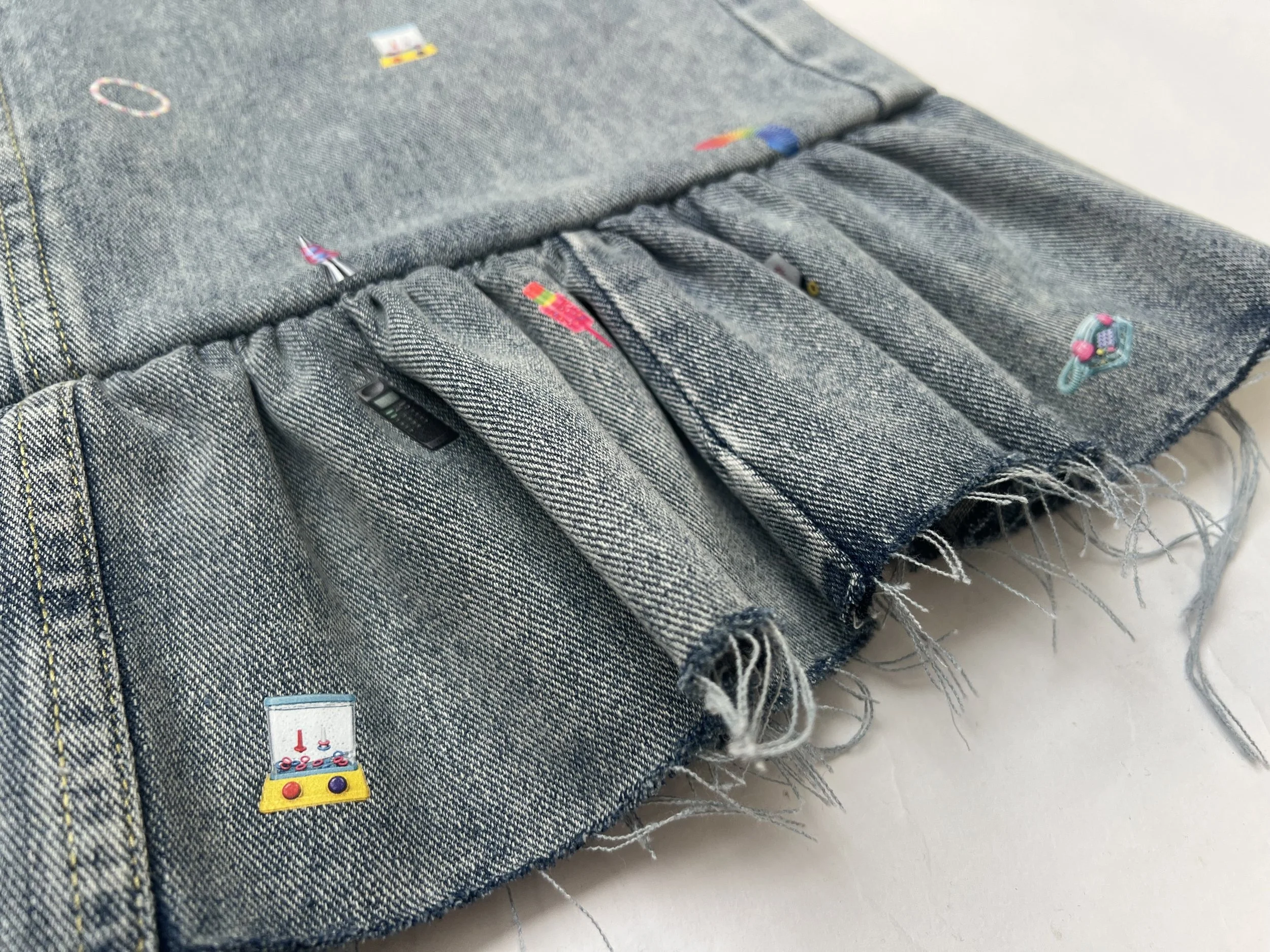 SFDB01 90'S STICKERS S27 Denim Ruffle Skirt BLUE details 2.jpg