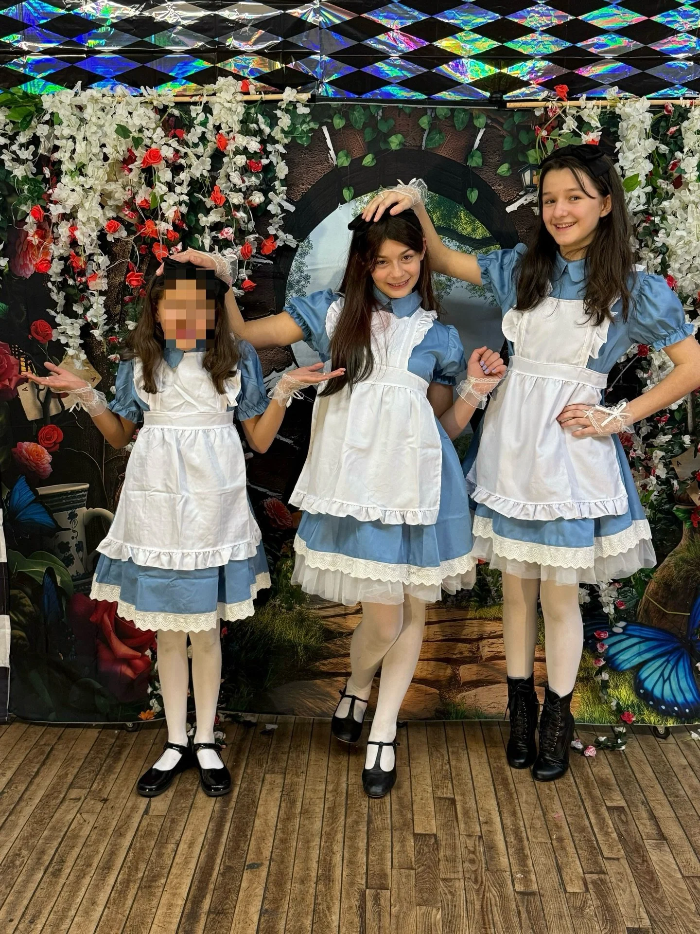 Come watch our production of Alice in Wonderland tonight at 6:00 PM 🤍🎩🫖

#theater #providence #providencearts