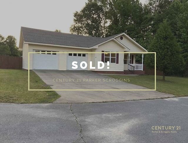 This adorable home is now sold! Awesome job, @lorettahomeseller!
.
.
#c21parkerscrogginssold #c21parkerscroggins