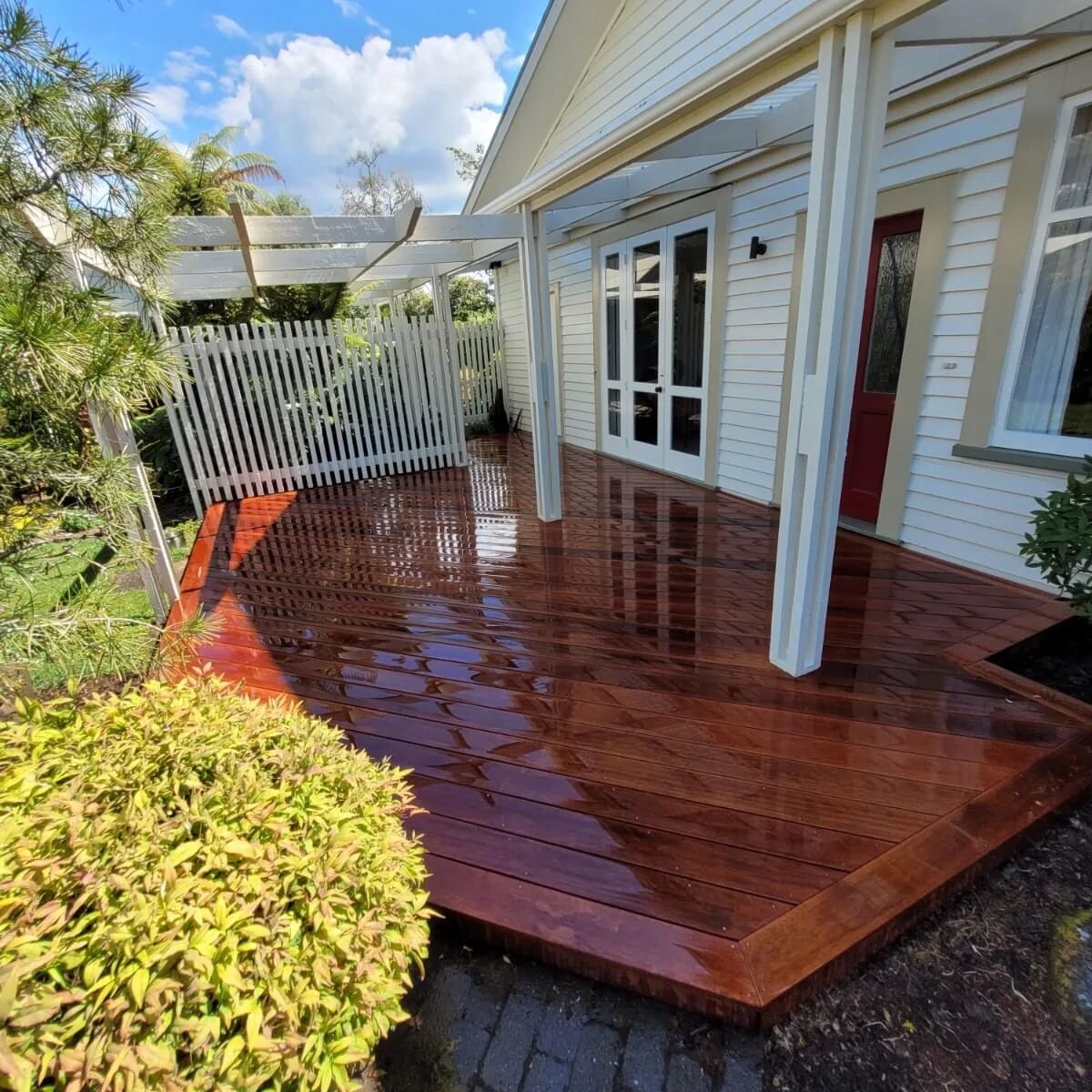 Do you have a deck that needs a new top? This lovely home had 3 sad decks, with boards that had been changed over the years.  We took the  old top off, add in a wee bit of new framing. Can't put the goods on stuffed wood. What a difference!!! 

#smal