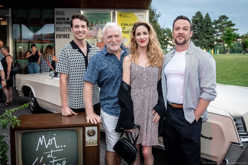 1ere de #moietlautre au @theatreduvieuxterrebonne avec mes camarades de @ils.etaient.dix ! @v.bellefleur @jeanfrancois.blanchard.1 @elizabethduperre 

#tapisrouge #champagneshowbizz #soirdepremi&egrave;re 
📸 : @jean_charles_labarre pour @noovomoi / 