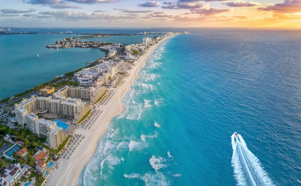 Can&rsquo;t beat those classic Cancun beaches! 🙌 

If you&rsquo;re looking for a beach destination with a lot to see &amp; do, then Cancun is the place for you! Shopping, nightlife, &amp; this amazing view. 😍 

#Cancun #WhiteSandBeach #BeachLife #C