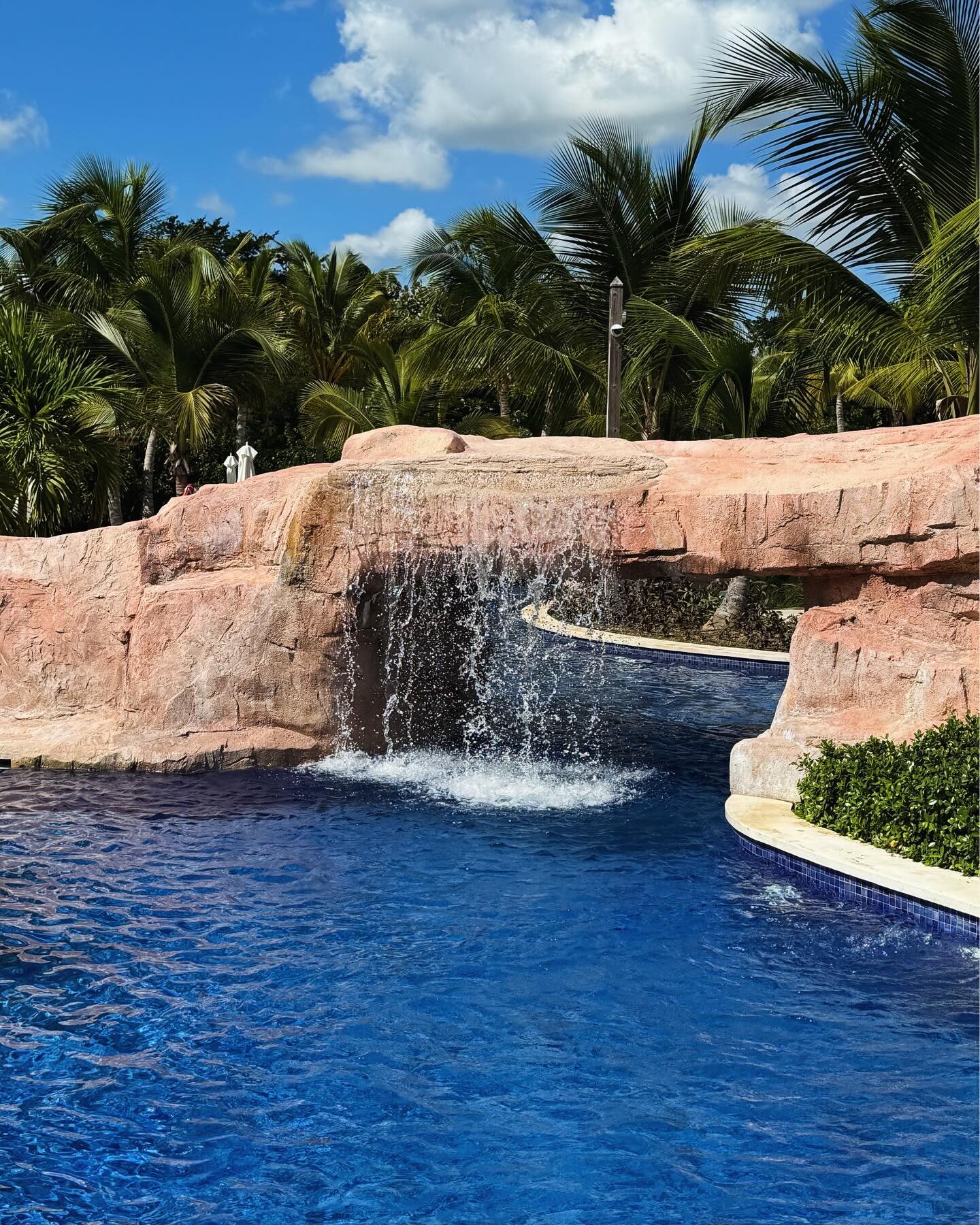 Happy Friday, everyone! A few things we love:

🏊 A lazy river
🚿 A water feature
🍹A Pina Colada

And you can get all of that &amp; more at an all-inclusive resort! 

#LazyRiver #Cocktails #Waterfall #CaribbeanTravel #AllInclusive