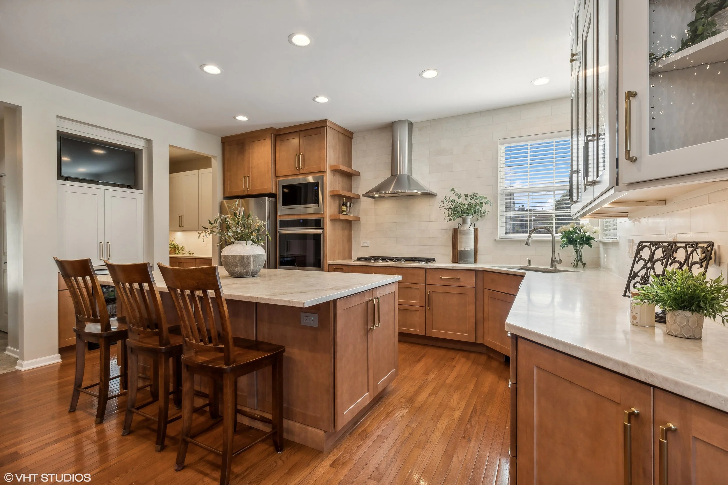 10_1925NorthwoodDrive_2005_HiRes.jpg