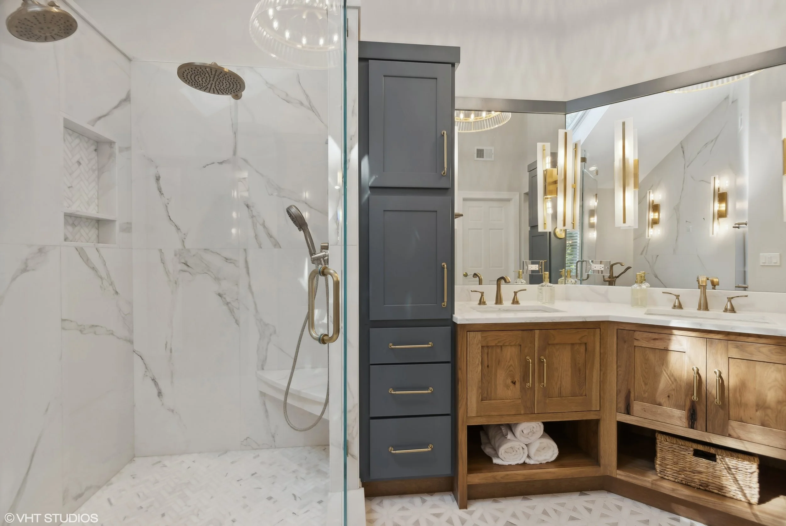 04_839InterlakenLane_178002_PrimaryBedroom_HiRes.jpg