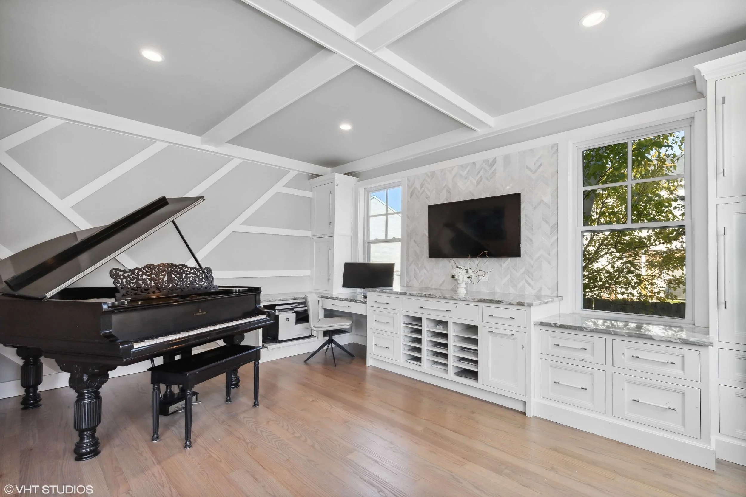 05_2807RegnerRd_10005_LivingRoom_HiRes.jpg