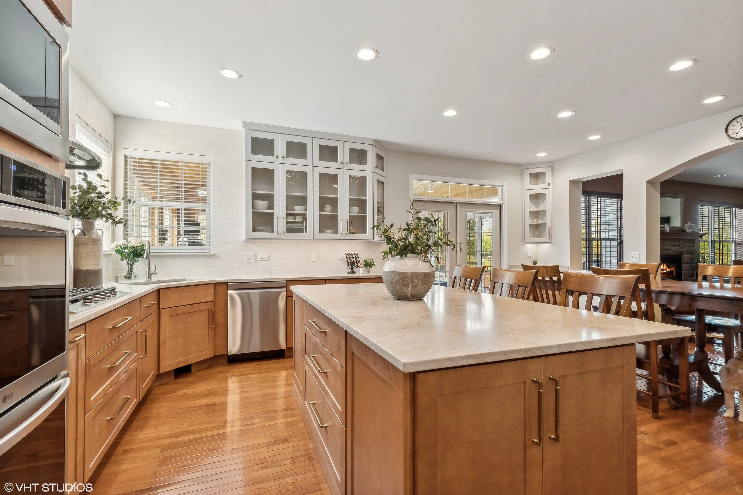04_1925NorthwoodDrive_177005_Kitchen_HiRes.jpg