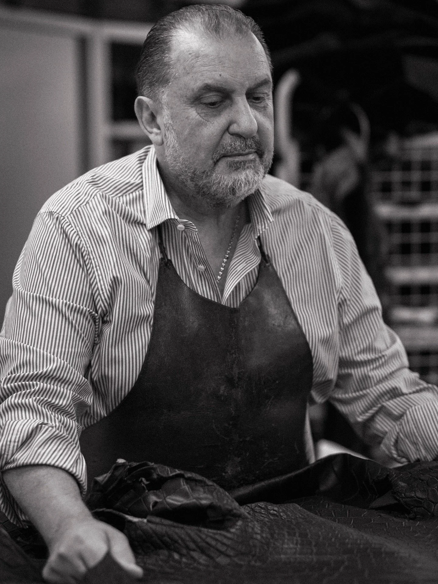 Romanelli Old Hide: the best of Tuscan leather making. 
//
Major updates coming next week.
.
.
.
.
.
.
.
.
.
#artisan #leather #leathermaker #handmade #custom #bespoke #croc #exoticleather #madeinitaly #leatherbags #leathergoods #leatheraccessories #