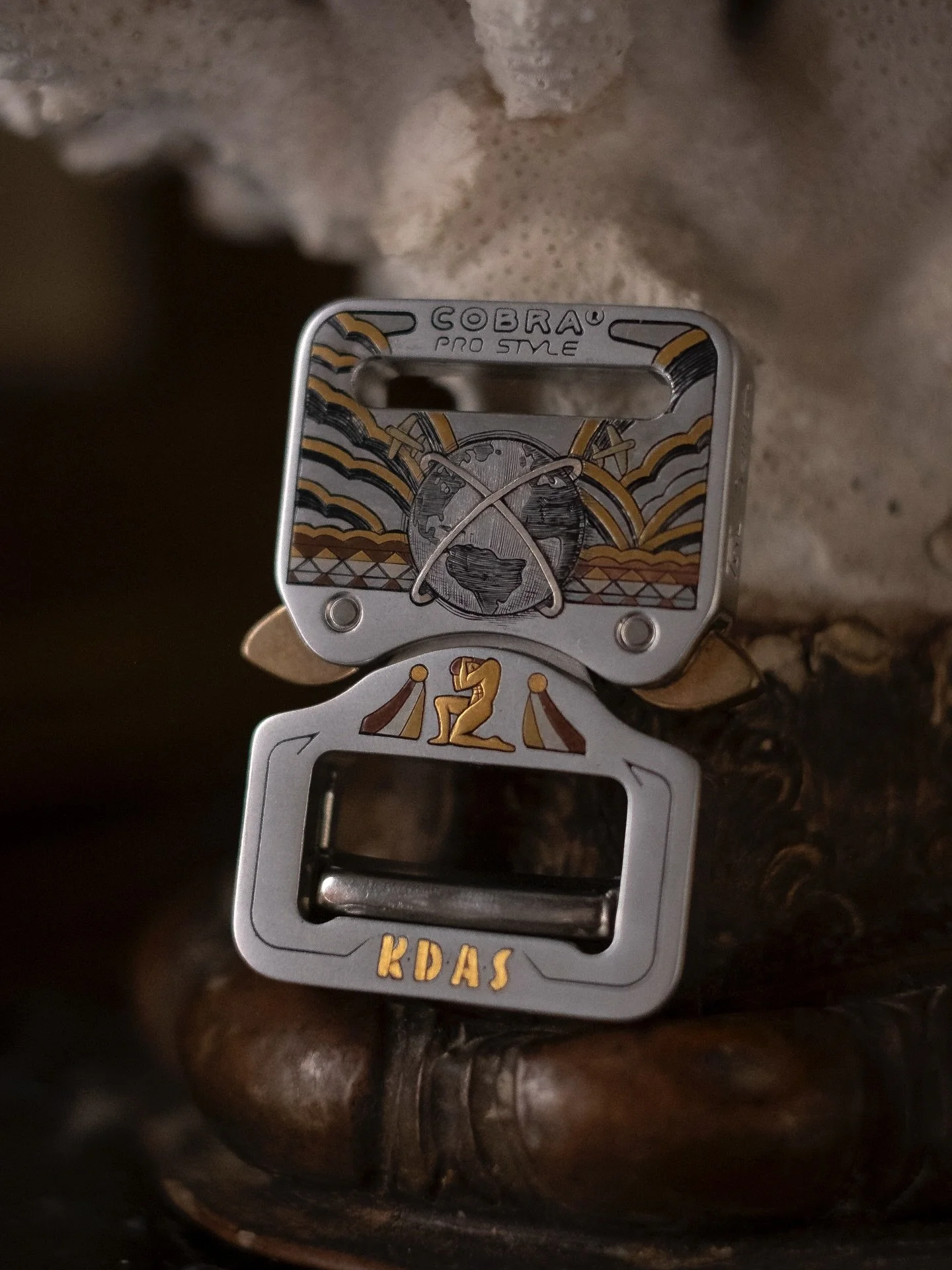 How it&rsquo;s Made.
//
Whether the commission in question is as large as the buckle for a belt, or as small as the buckle for a watch strap, each one of Jes&ugrave;s Serrato&rsquo;s commissions is a miniature work of art made possible by a series of