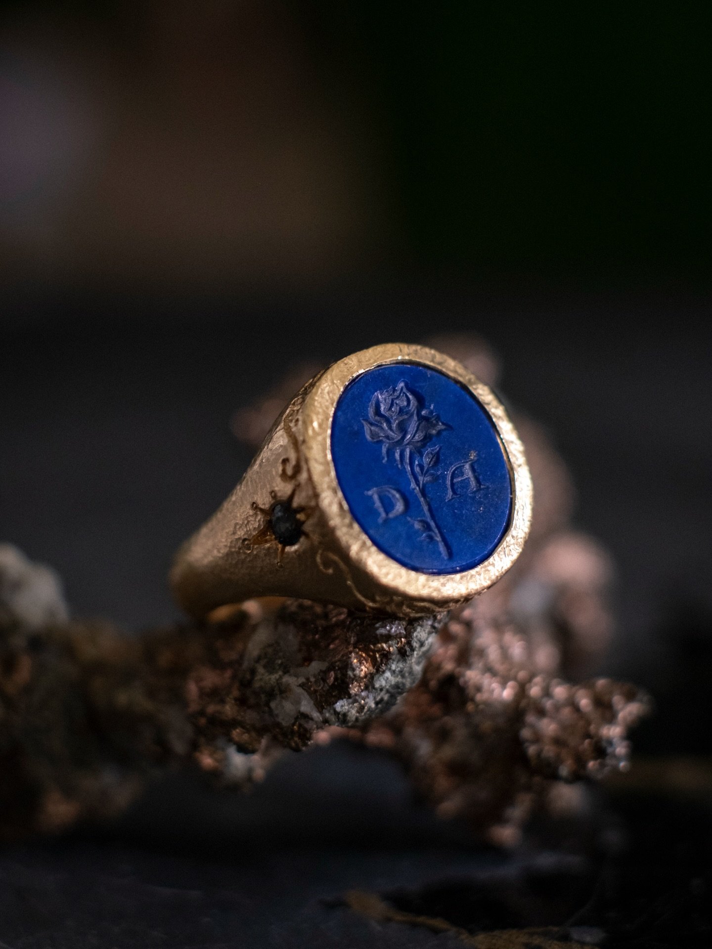 Blue &amp; Gold
//
There&rsquo;s nothing in the world that &ldquo;sings&rdquo; quite like the intensity of certain shades of blue - like lapis lazuli, sapphire or cobalt - when paired with the luminance of 18k yellow gold. 
//
Like a magnet, this com