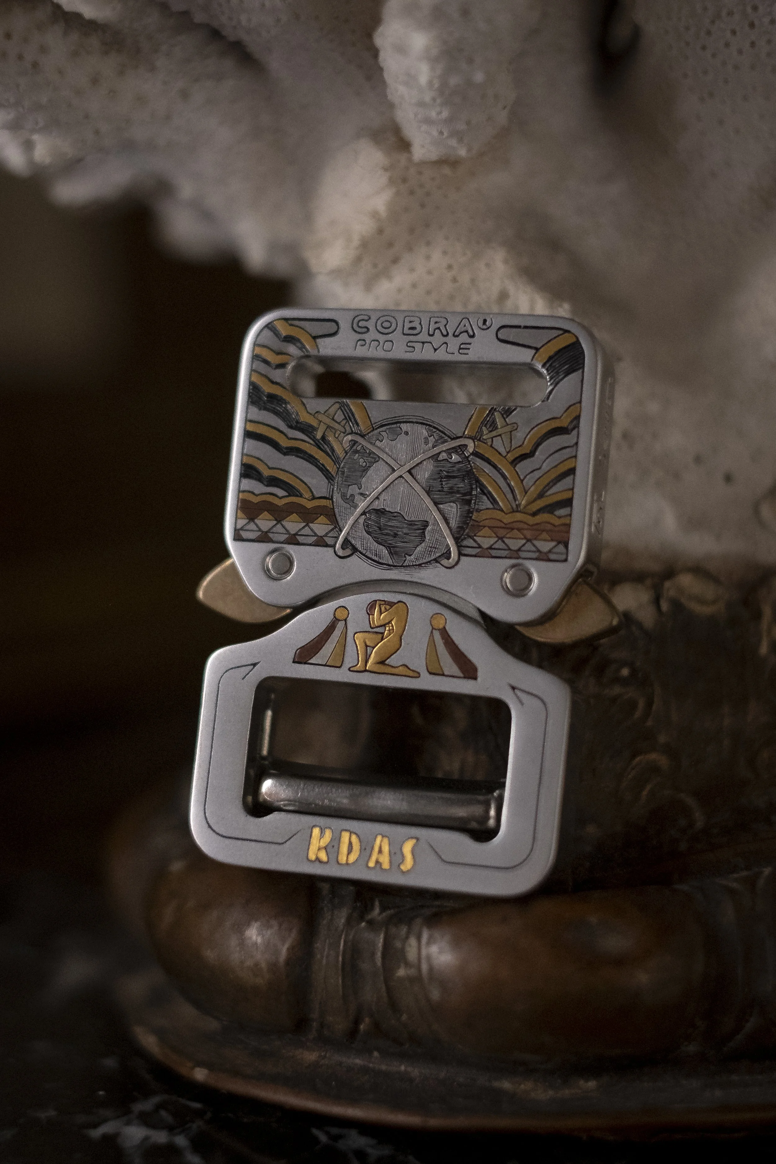 A hand engraved and inlaid belt buckle made in collaboration with The Observer Collection. This piece was inspired by "tsuba," the handguard of Samurai swords, and exhibits the use of mixed techniques including surface engraving, sculpting, punto bul