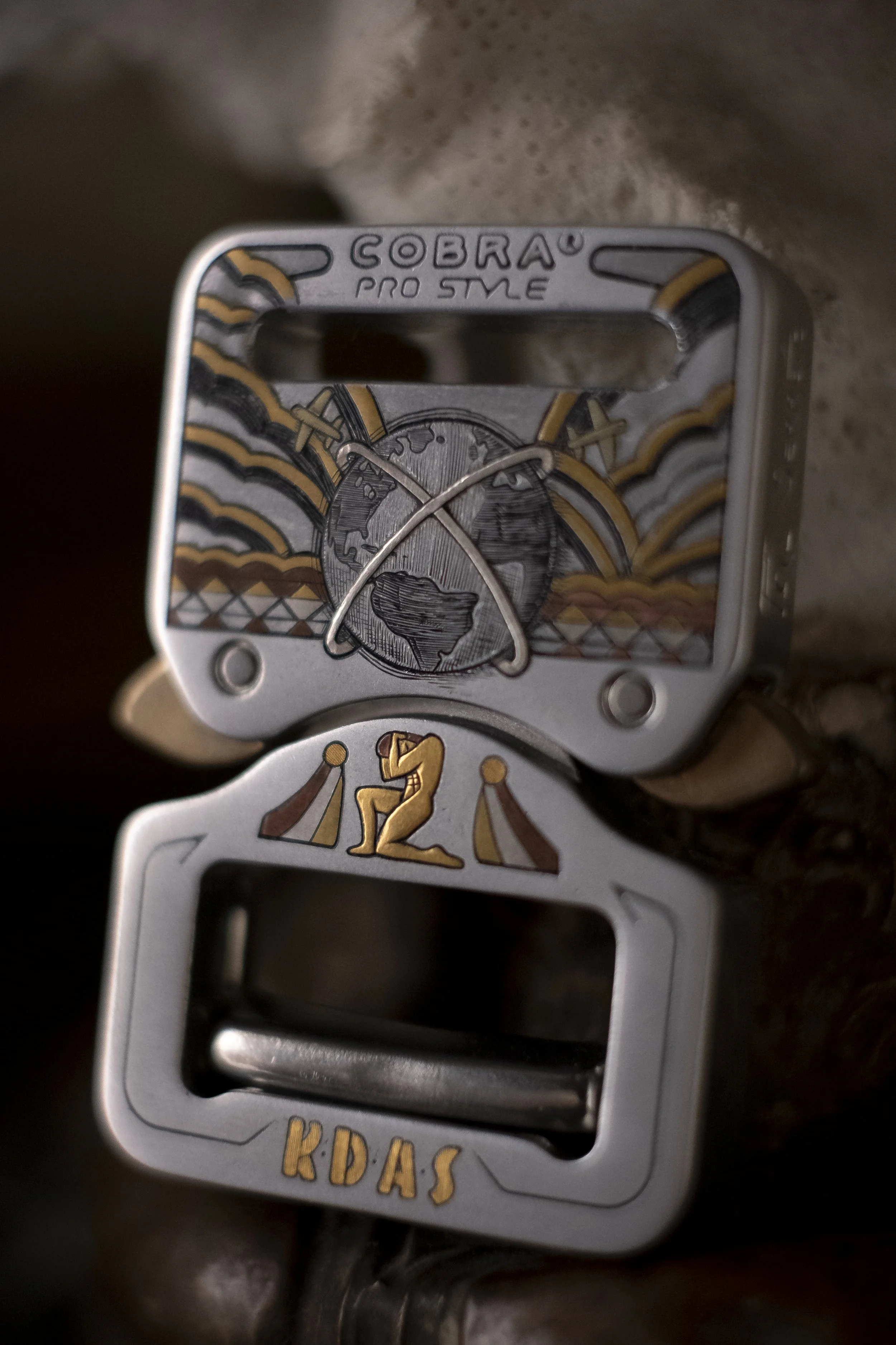 A hand engraved and inlaid belt buckle made in collaboration with The Observer Collection. This piece was inspired by "tsuba," the handguard of Samurai swords, and exhibits the use of mixed techniques including surface engraving, sculpting, punto bul