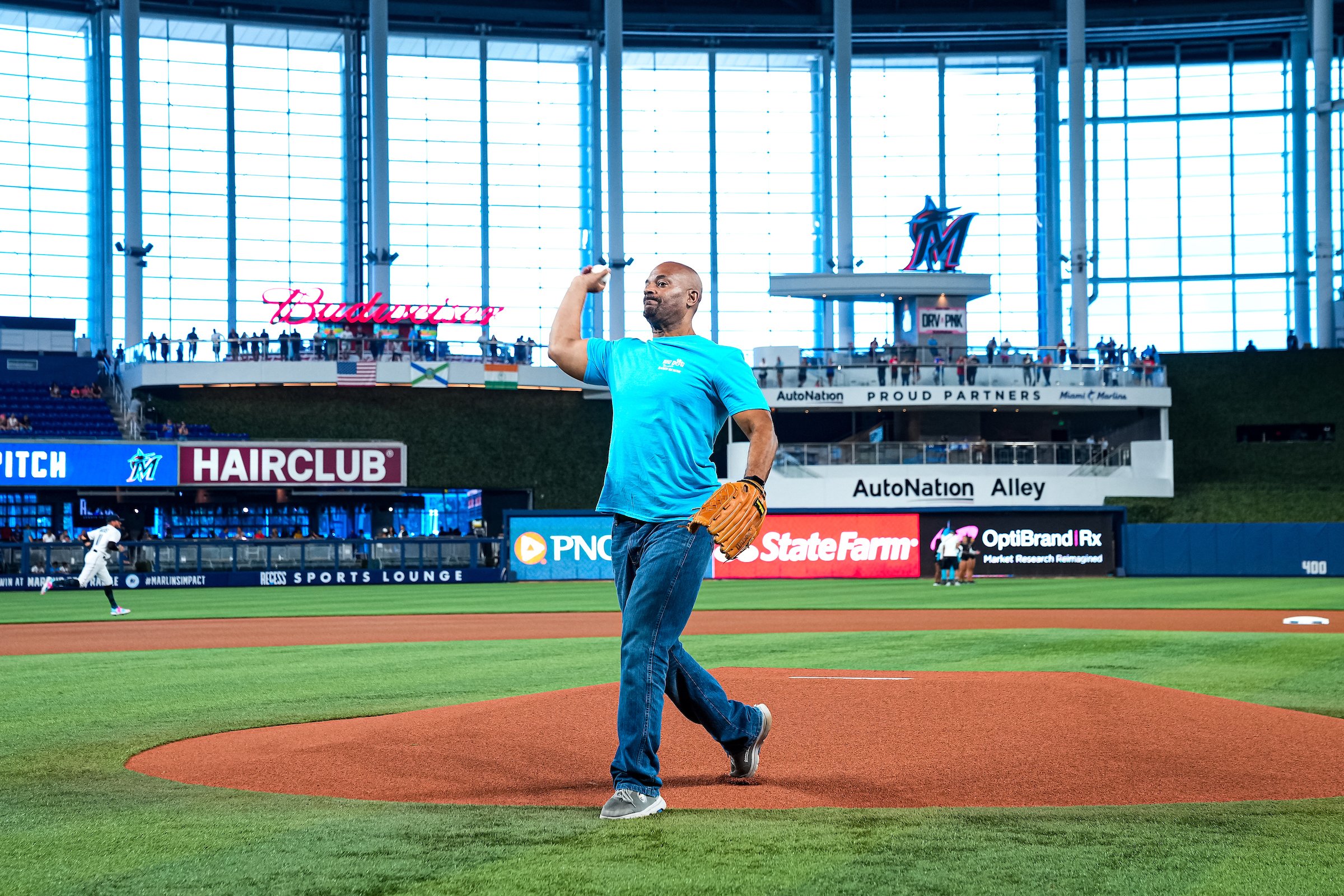  MIAMI, FLORIDA - SEPTEMBER 11: First pitch before a baseball game against the New York Mets on September 11, 2022 at loanDepot park in Miami, Florida. 