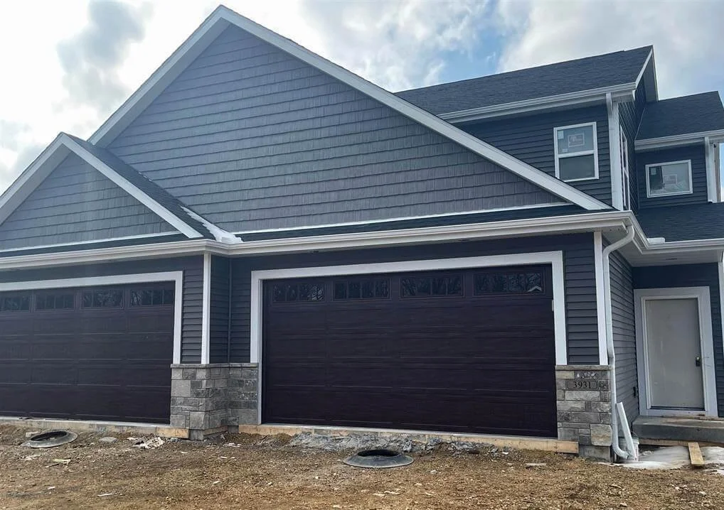 Twin Townhome For Sale 3929 / 3931 Tanglewood Place, Janesville • LOT
