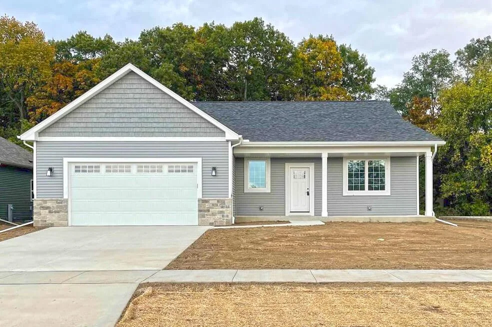 Home For Sale 3716 Tanglewood Place, Janesville • LOT 12 — Next Generation New Home