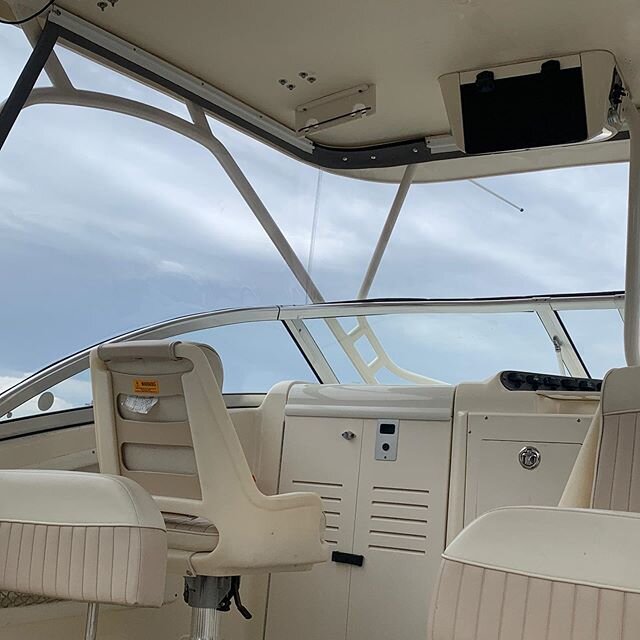What clears?? The clarity is amazing.
Last job complete for the long weekend.
Strataglass clears for Steven Webb&rsquo;s beautiful powerboat.

#42southmarine #strataglass #tenarathread #scoutboats #powerboats #boatstasmania #strataglassmarine