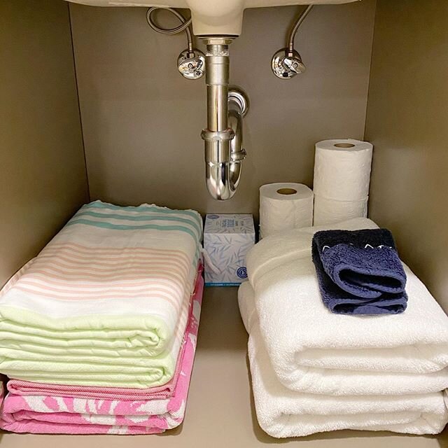 Guest baths continued... Don&rsquo;t let the under sink area in your guest bath be a hiding place for delayed decisions. Provide extra towels, TP, and in this case, pool towels because it made sense. Don&rsquo;t forget your female guests! I have so m