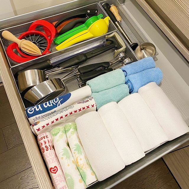 With all of the cooking we&rsquo;re doing, it&rsquo;s inevitable to use a lot of dish towels and cloths. How are yours looking?? Today we&rsquo;re ruthlessly editing dish towels. Anything with a stain or hole is getting tossed in the rag bin. Buh-bye