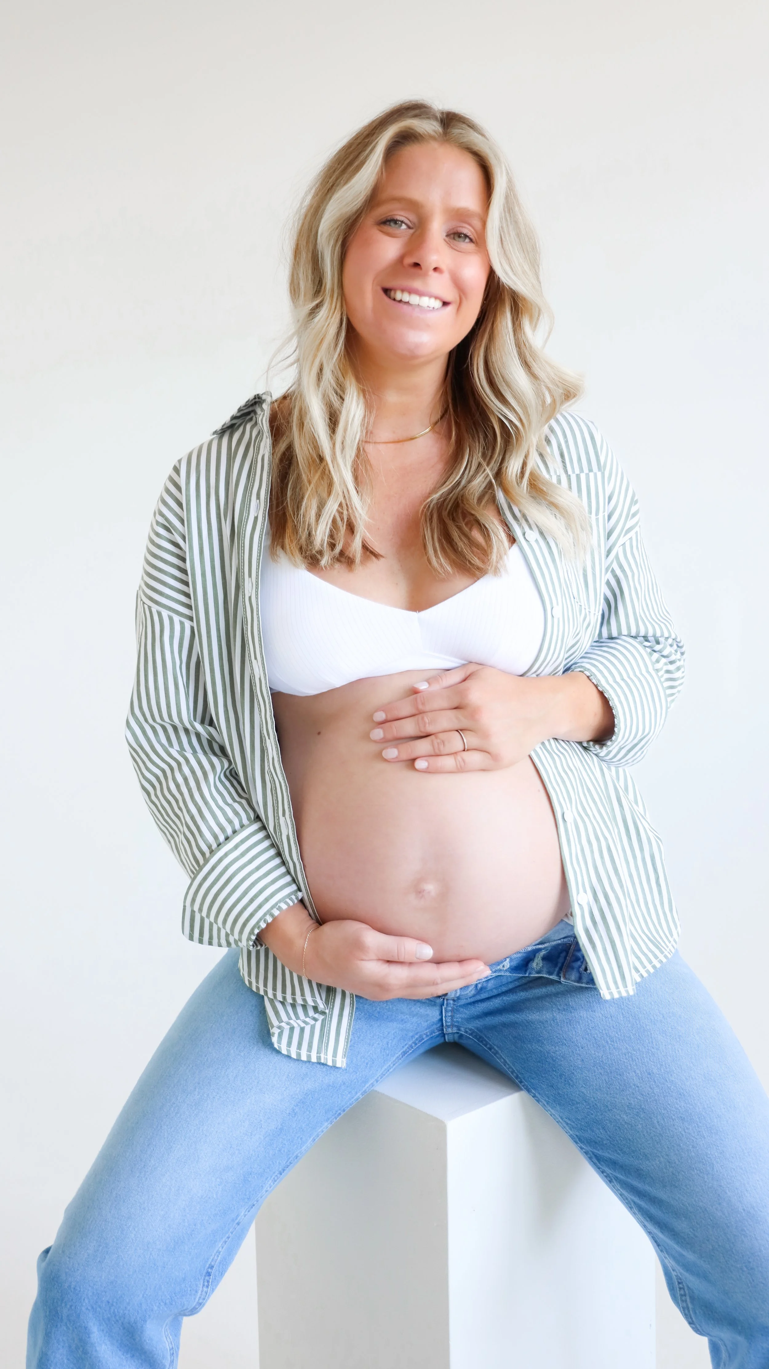 Nicole schmiedl Photography Maternity Dove Family-82.jpg
