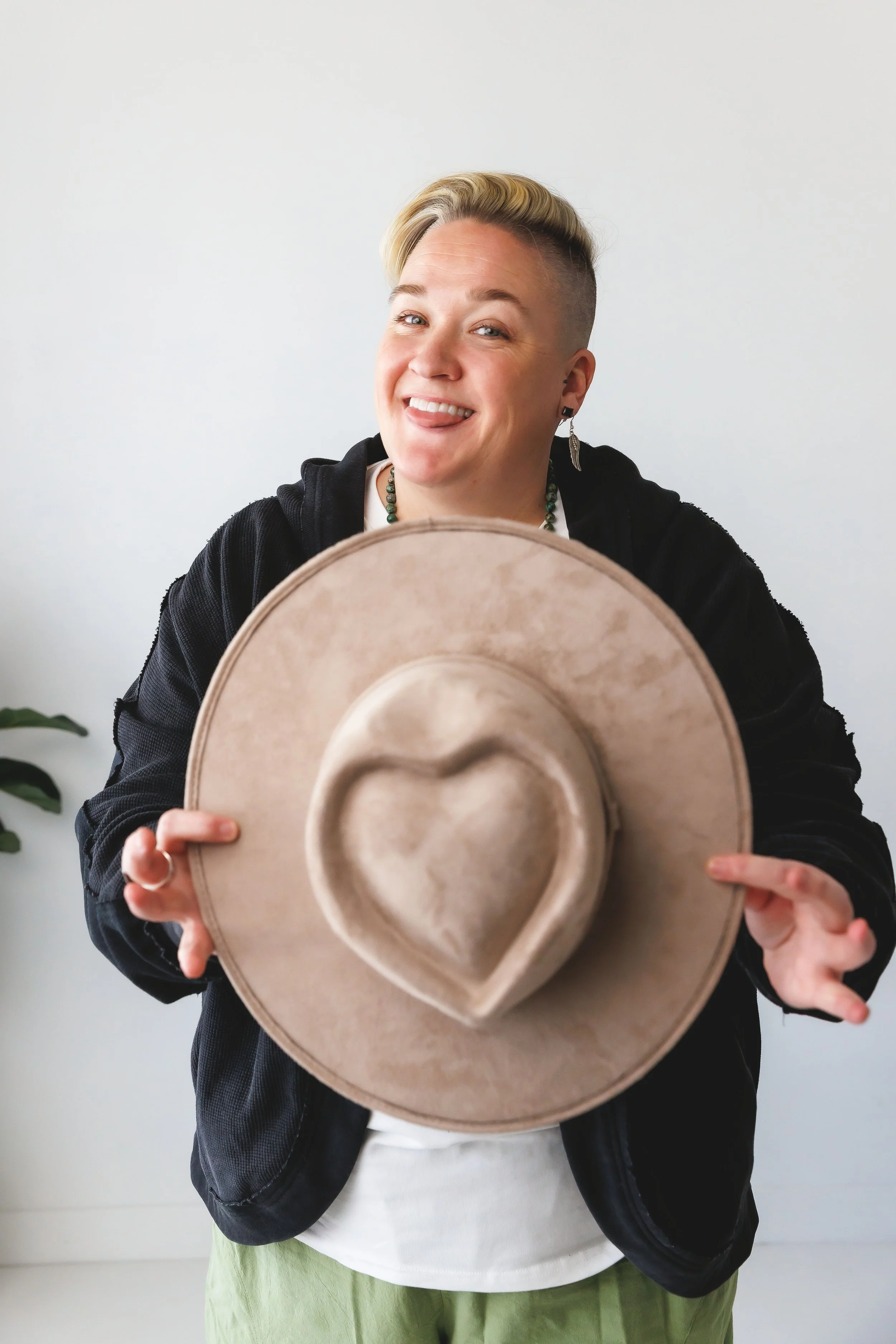 Kambria Davis Sound Healer Reiki Master Utah Real Estate Wealth Mentor Life Insurance Women Wealth & Woo