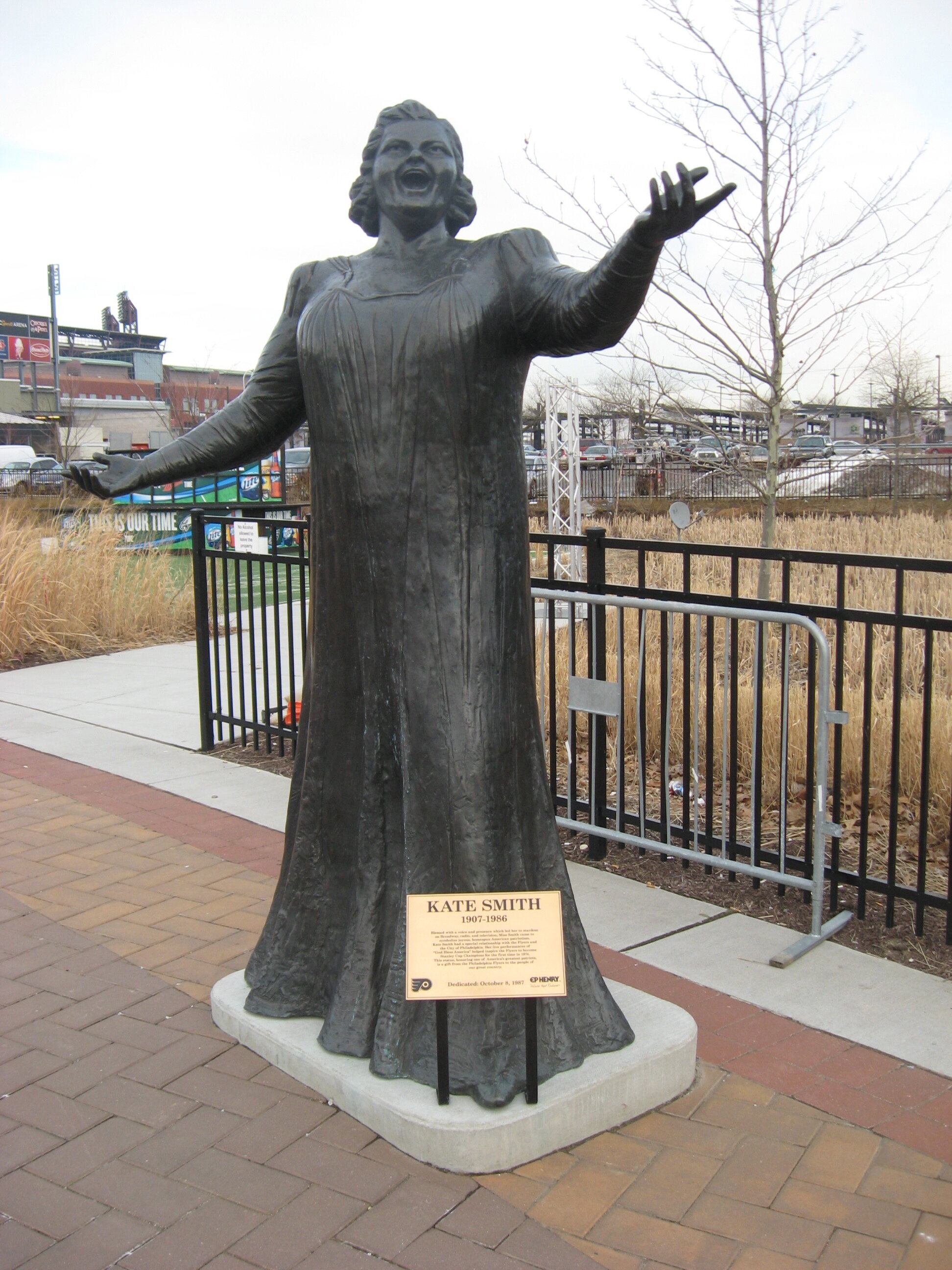 Philadelphia Flyers remove a statue of Kate Smith over her racist songs