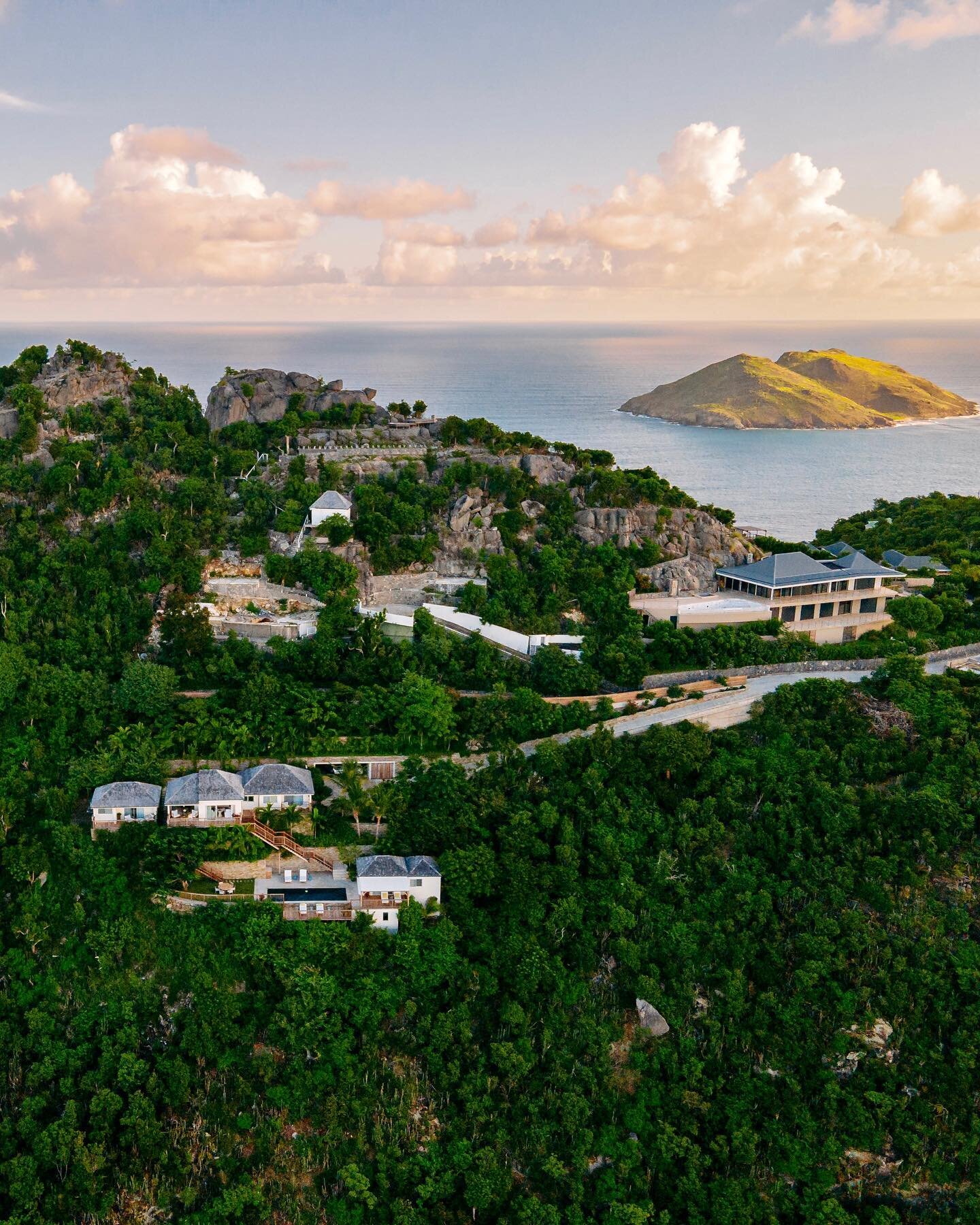 The ultimate escape. Brought to you by @lesliegossett of @kupersir. DM for more info. #villaespritderoche