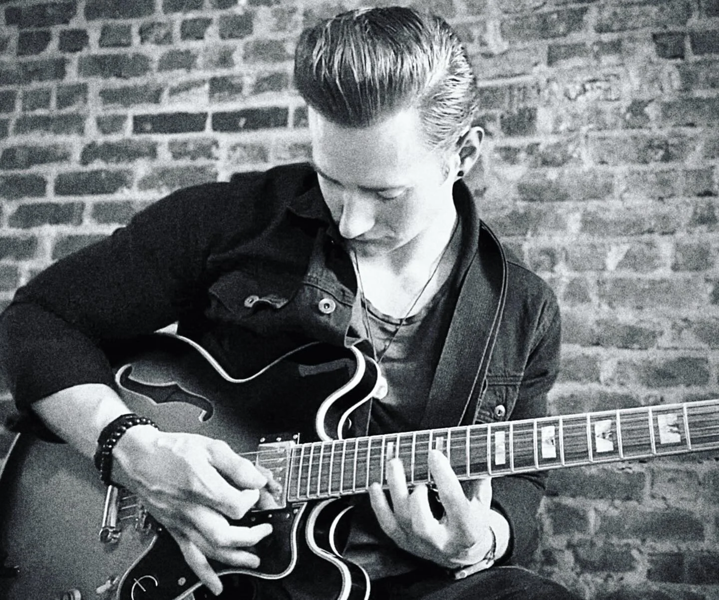 Rock n Roll ain&rsquo;t a fad.. 

#rockandroll #rockabilly #semihollow #epiphone #sheratoniipro #guitar #guitarist #blackandwhite