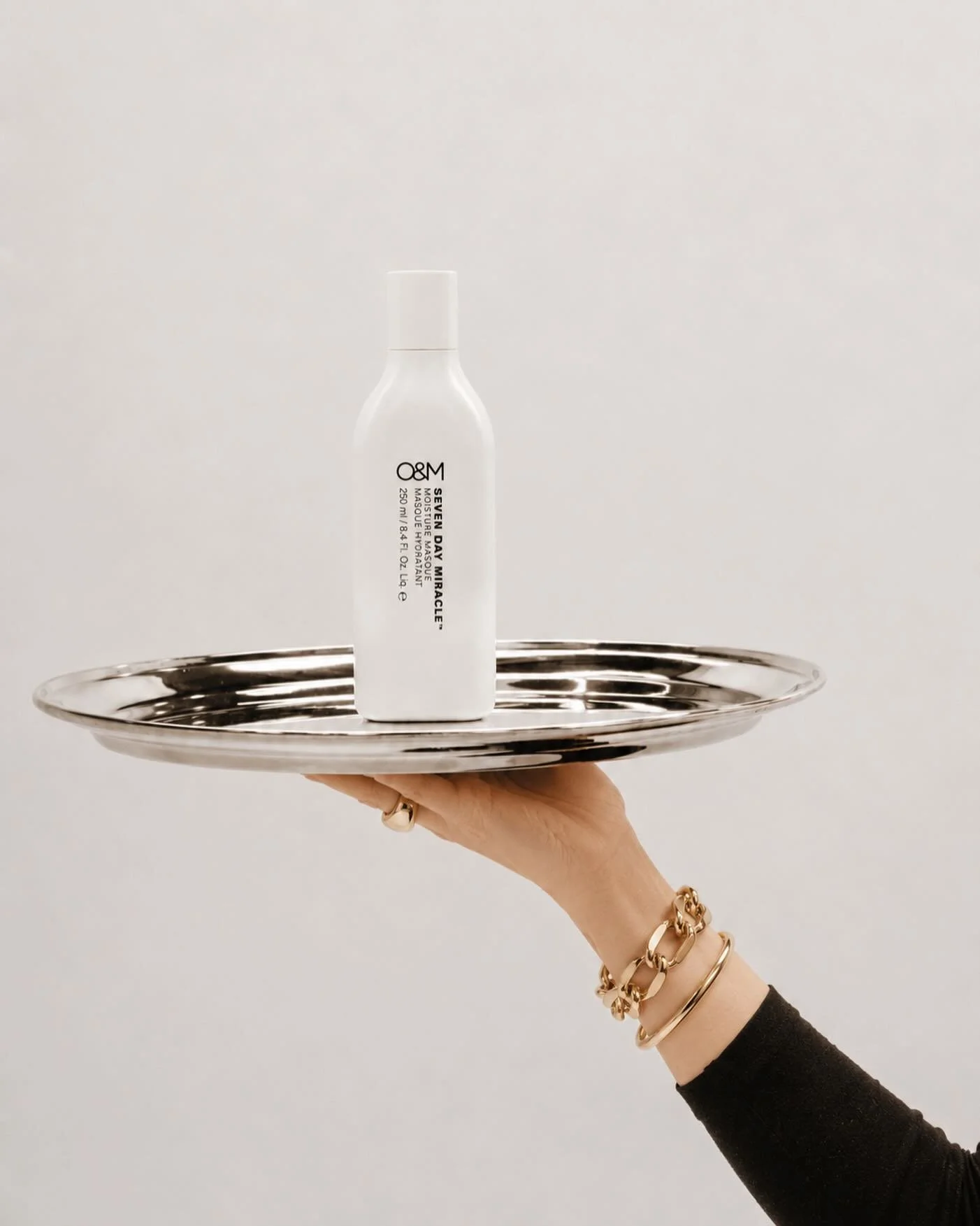 Behind the chair with O&amp;M ✨ Seven Day Miracle Treatment

Who is it for? Dry, dull, colour-treated or heat-damaged hair. If your hair is thirsty, this is your fix.

What does it do? Deeply hydrates, eliminates frizz and leaves hair soft, smooth an