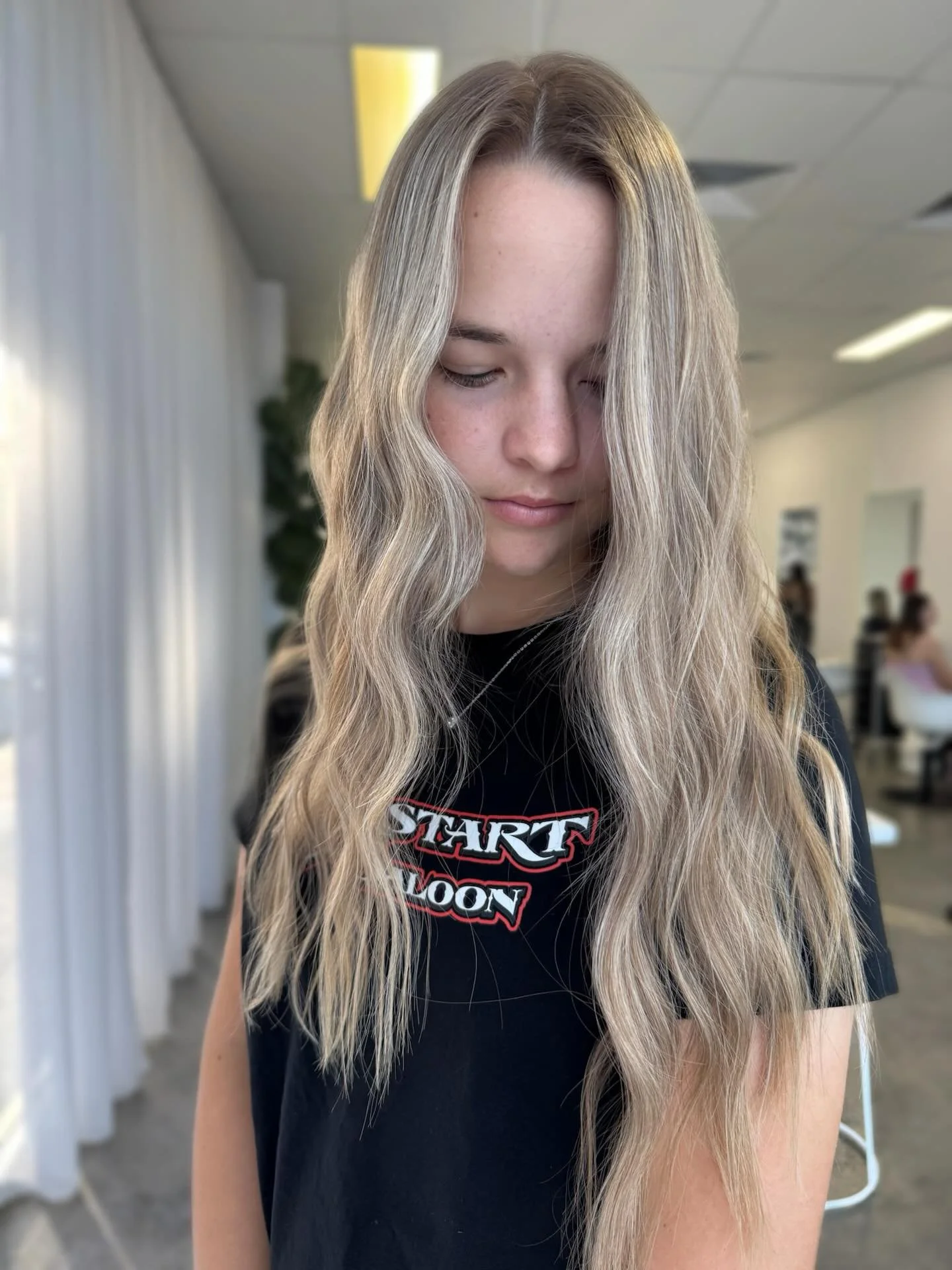She walked in wanting a change. She walked out a whole new woman.
That&rsquo;s the Hare effect. 🪽

Service - full head of signature balayage foils
Stylist - @mackenzie_thehareboutique 

&hellip;

#mackayhairdresser #balayage #omhair #hairinspo #mack
