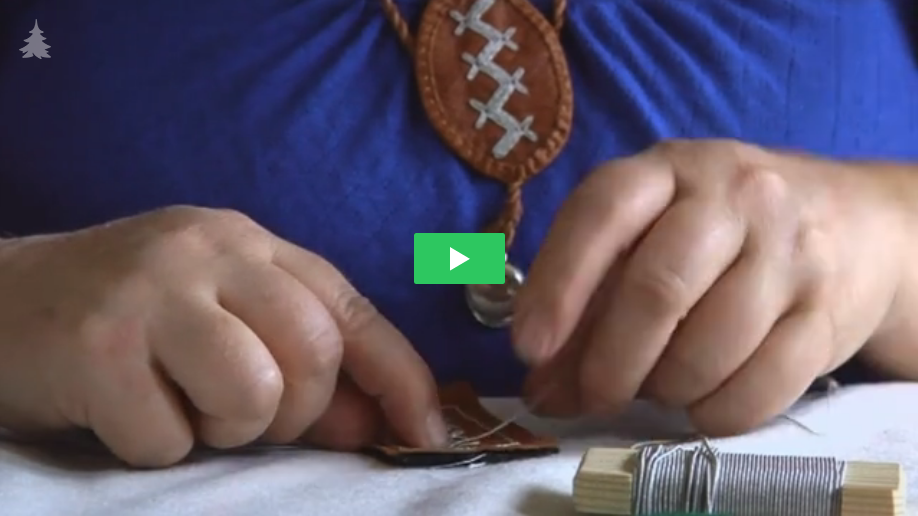 Duojar - Laila Wilks, spesialist i tinnbroderi, Snåsa. Publisert av Gyldendal Norsk Forlag AS. 2018.