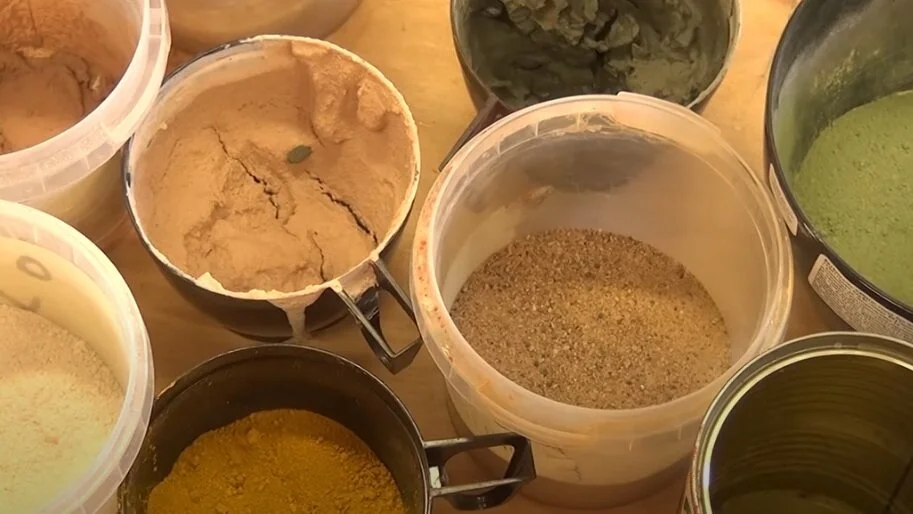 Fra prosjekt “Northern clay plaster” som er et internasjonalt prosjekt mellom Tyskland, Finland, Estland og Sverige. Publisert av Hantverkslaboratoriet, 2015.