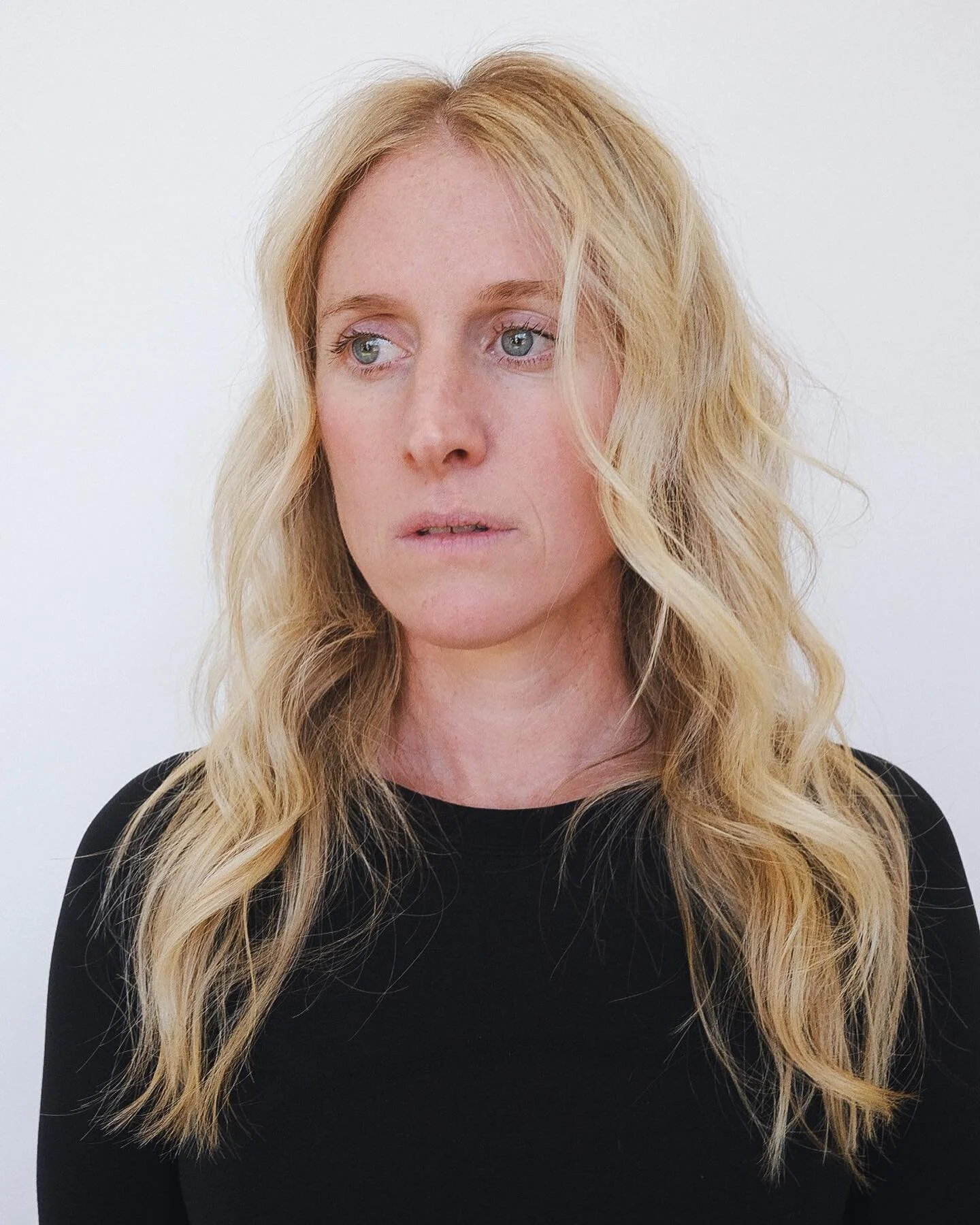 Flaxen Fox 🦊 🌾 #winterblonde hearthside warmth on @jessaldredge 
✂️ @beaubollinger 
.
.
#thecolorpusher #warmblonde #goldenblonde #beigeblonde #blondehair #dallascolorist #dallashairstylist #strawberryblonde