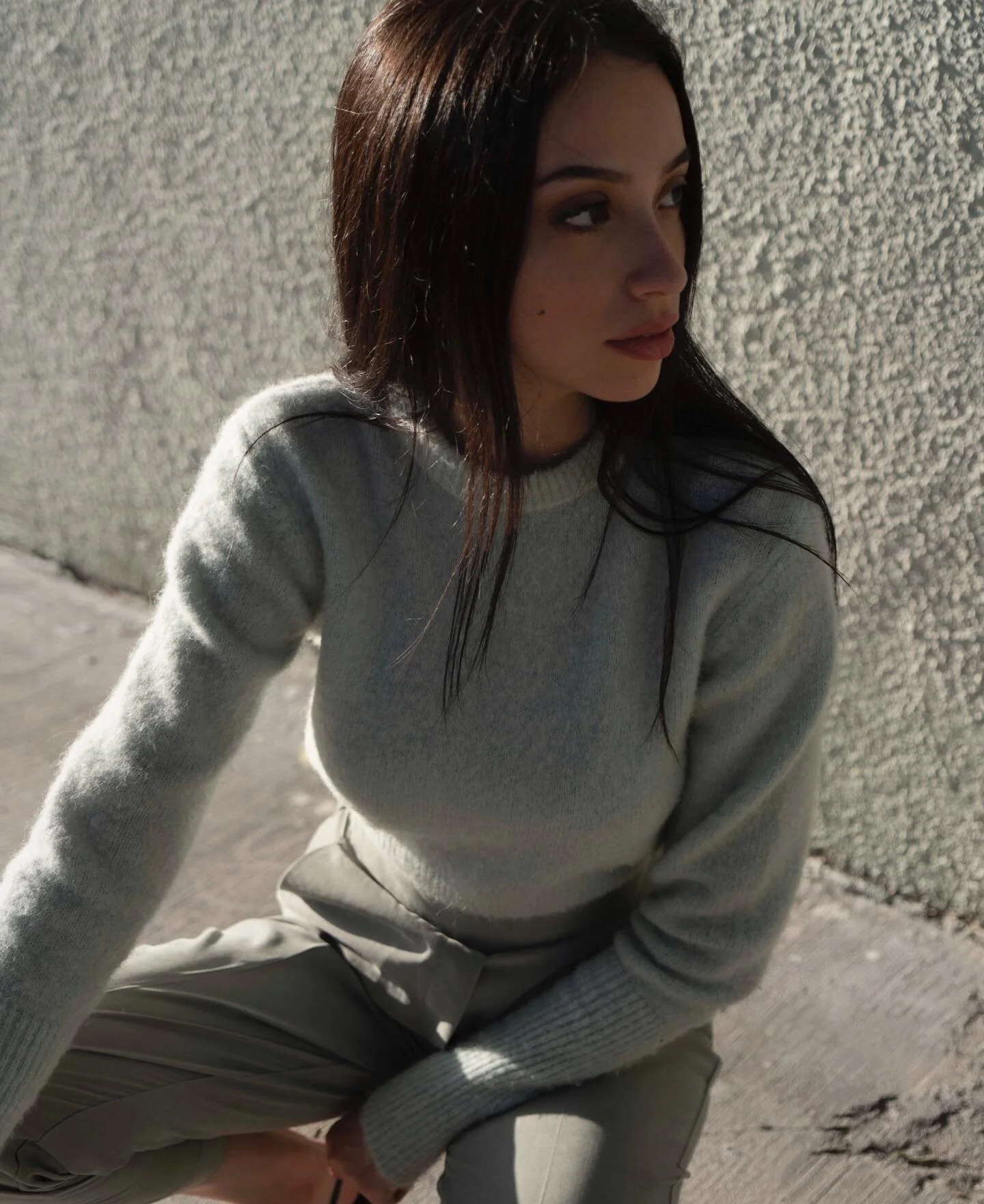 i was actually very sweaty and hangry this day when @loganleemock wanted to go take some pics but at least i matched this wall!