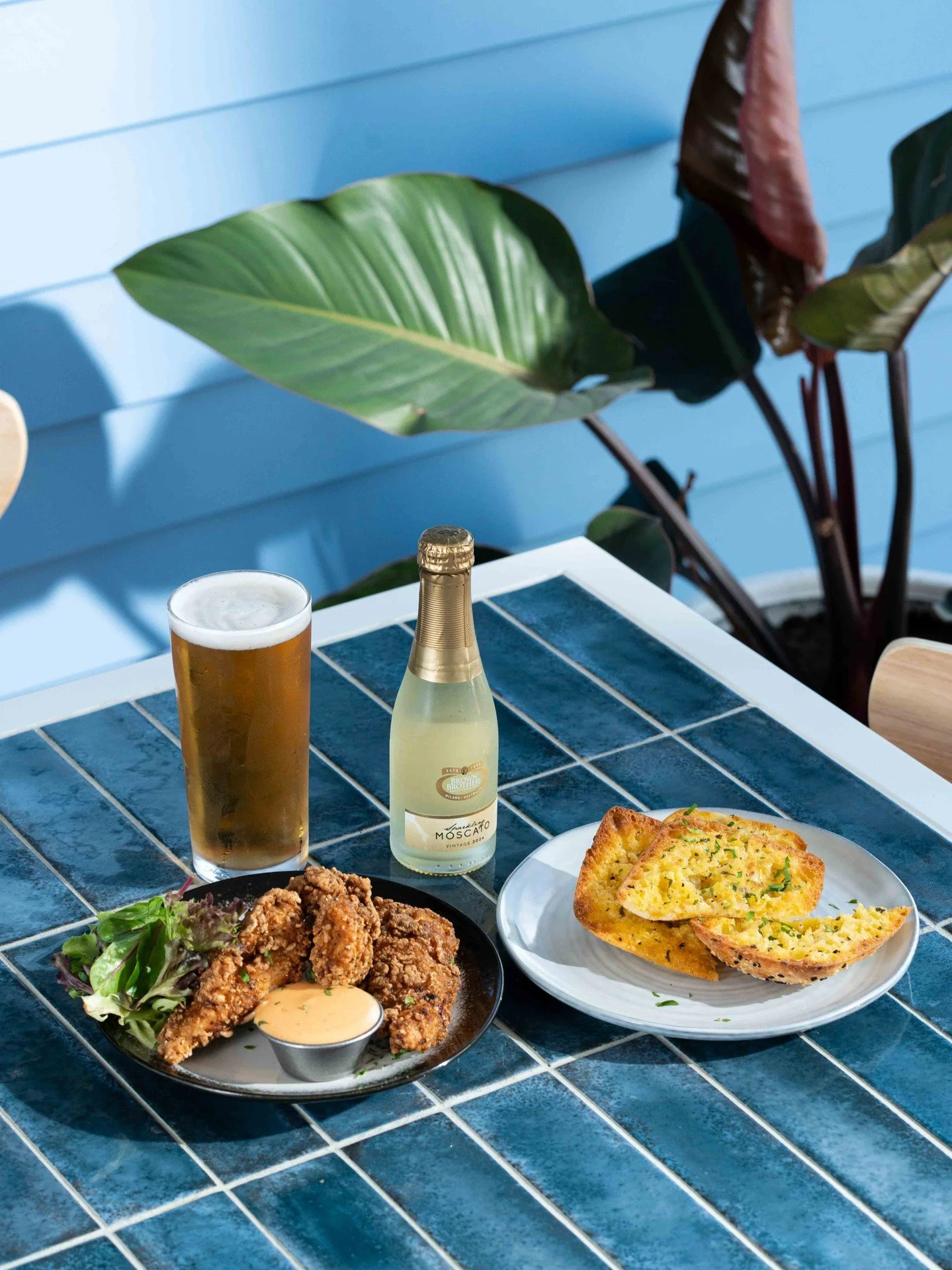 🏉 LOCK IN YOUR FOOTY PLANS 🍻

Crows v Collingwood | Saturday
Port v North Melbourne | Sunday

Come grab your favourite food, settle in, and enjoy Siren to Siren Happy Hour during every Crows &amp; Port game.