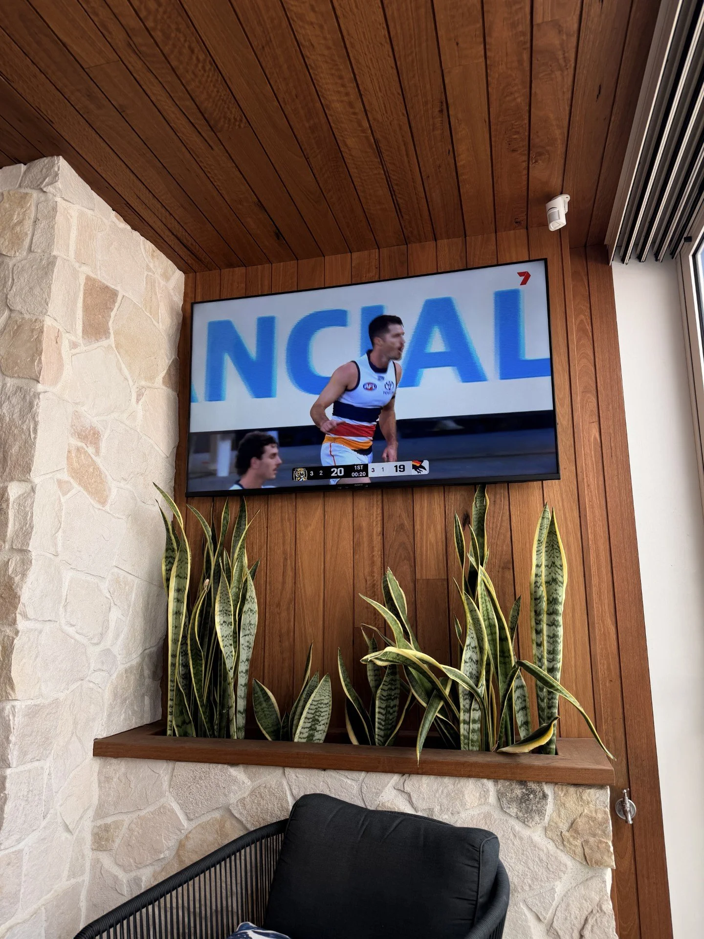FOOTY THIS WEEKEND 

Gold Coast v Port | Friday
Crows v North Melbourne | Saturday

Catch both games live with Siren to Siren Happy Hour 🍻
