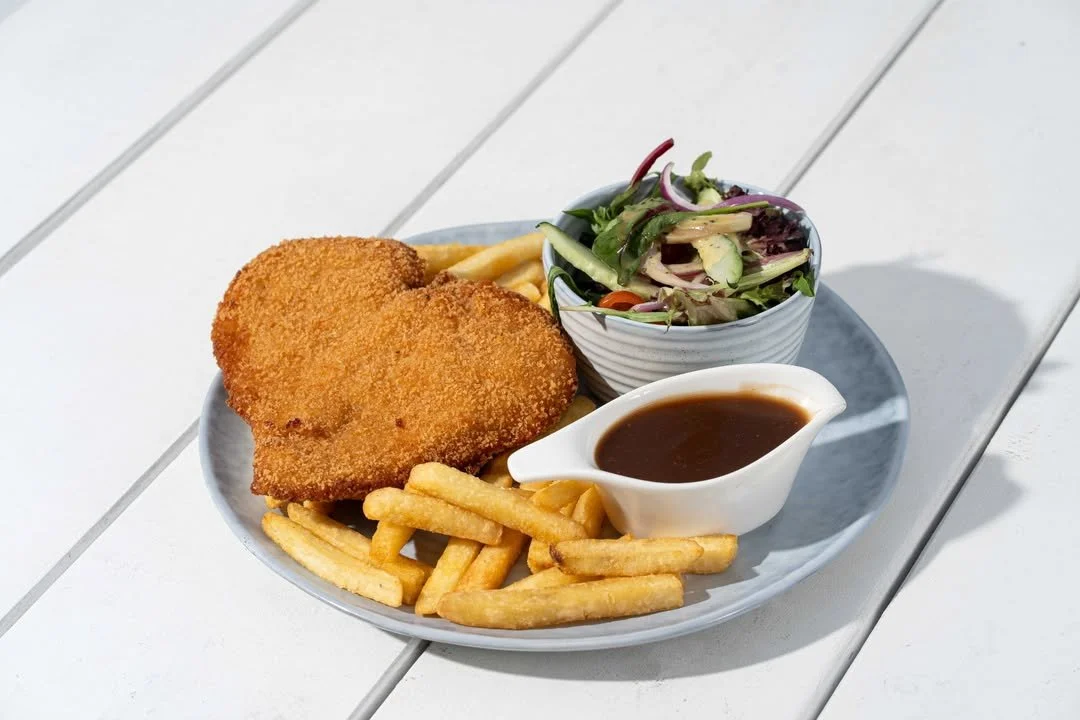 What's your go to schnitty topping? 

Book now 👉 link in bio