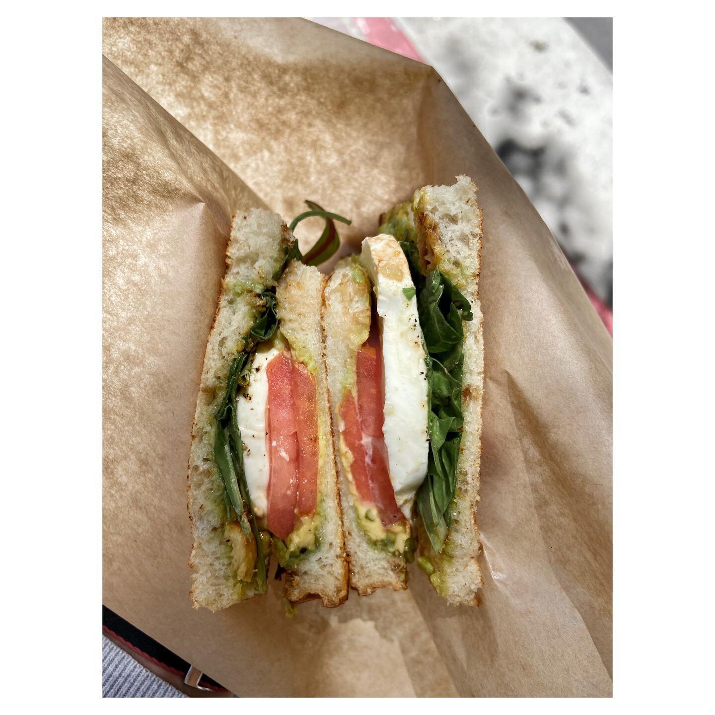 Caprese Grilled Sandwich 🇮🇹 
They say an Italian is a French men in a happy mood 😆 
.
.
.
#organicfood #artisanbread #grilledsandwich #localbusiness #dtla #downtownlosangeles #losangeles #coffeeshop #mmemrla