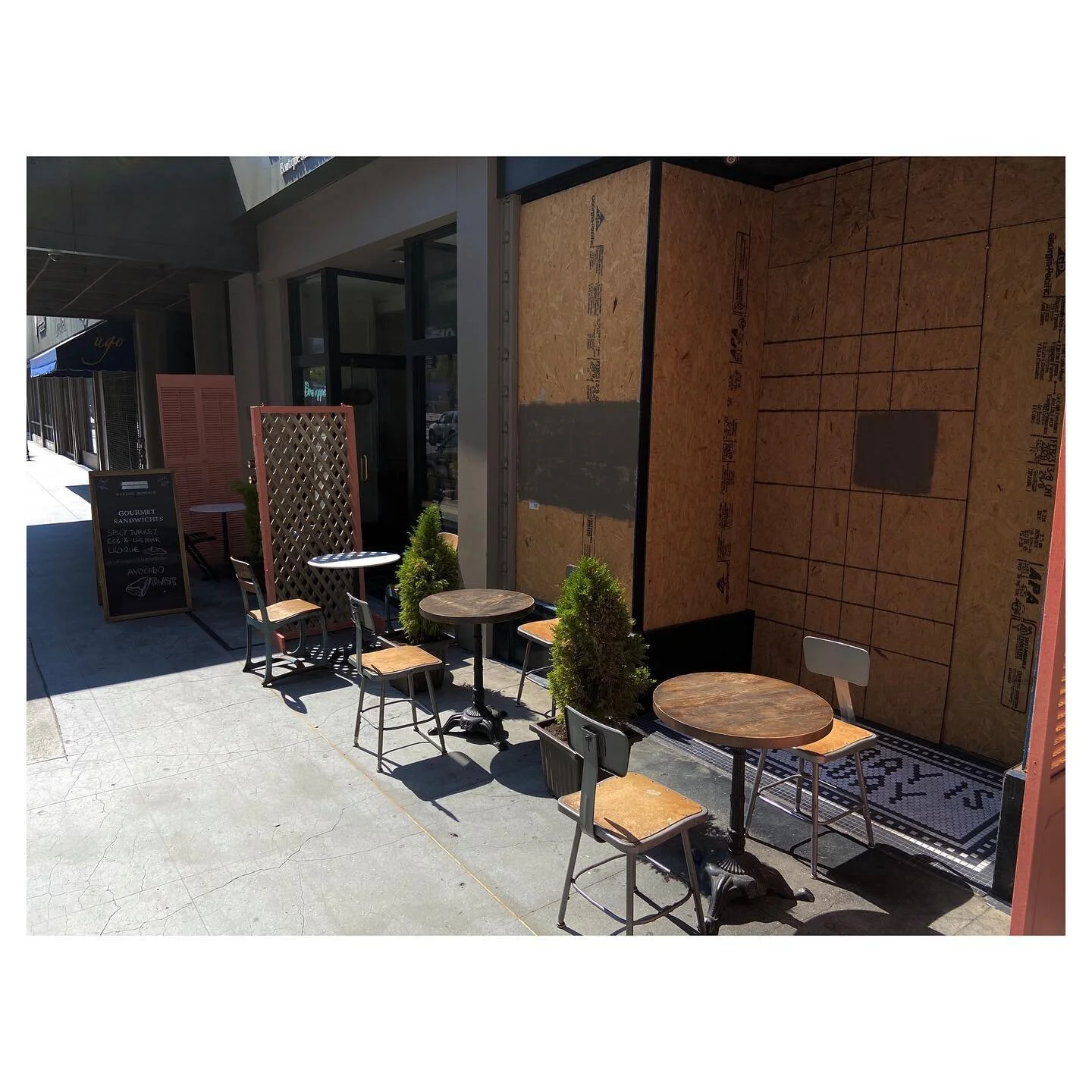 Safe and cozy outdoor seating for those who need a little bit of fresh air!
Stay safe, and support your local businesses.
.
.
.
#organic #artisanbread #coffeeaddict #grilledcheese #sandwich #salad #localbusiness #dtla #mmemrla